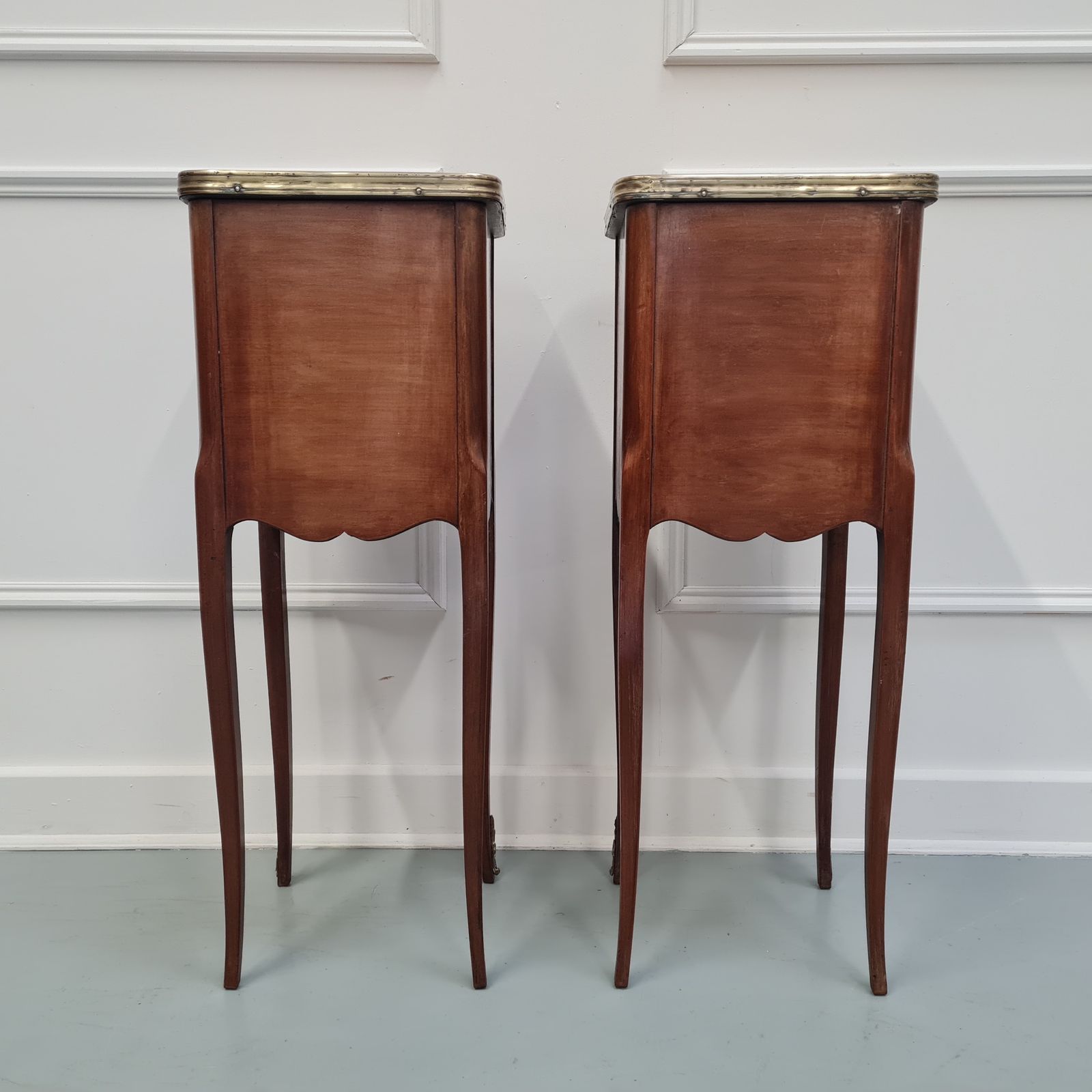 French Kingwood Bedside Cabinets C1930 photo vinterior