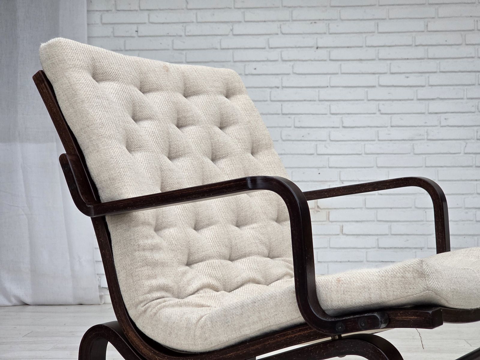 Scandinavische Fauteuil, Ca. Jaren 1970, Meubelwol, Donker Beukenhout. photo Meubels