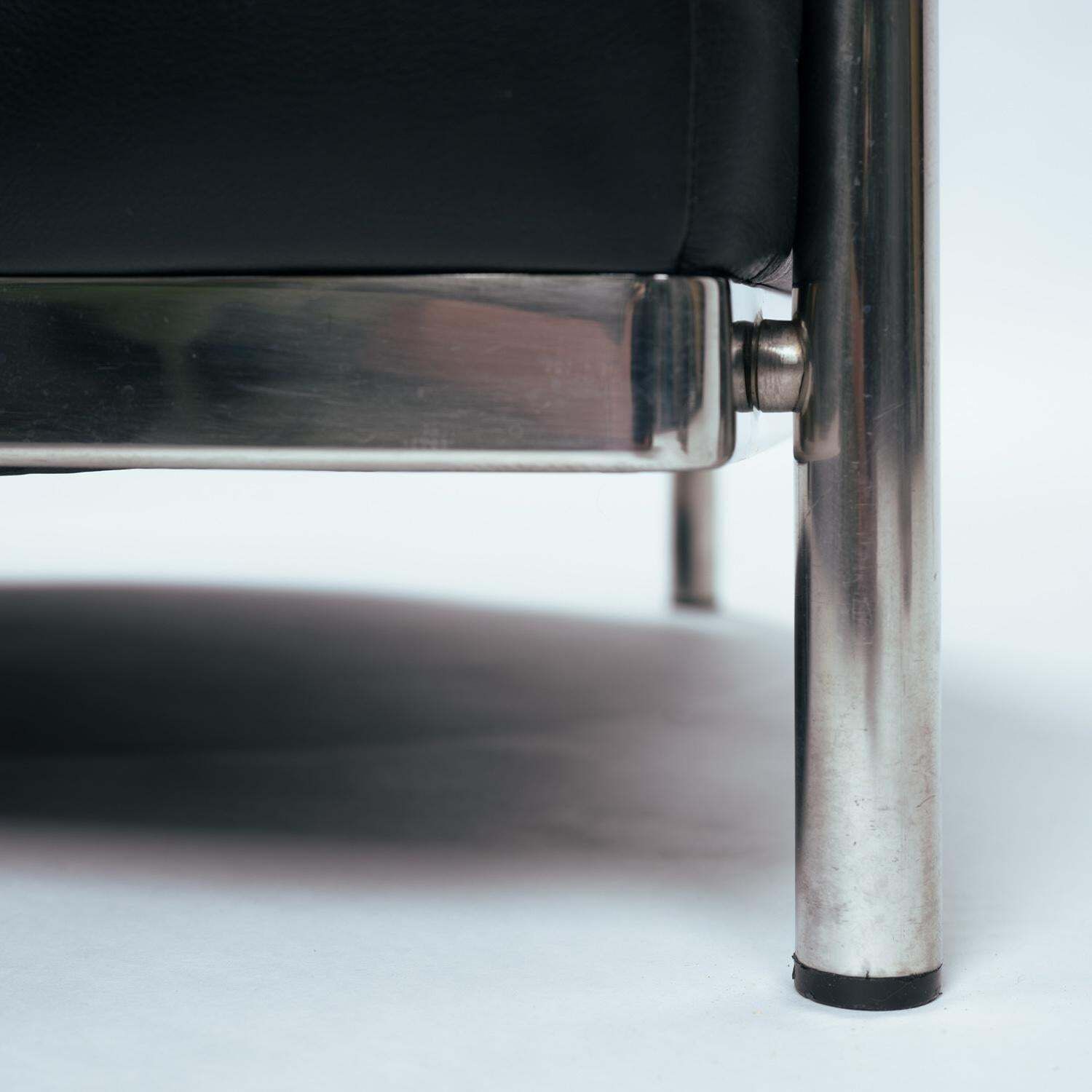 Zanotta Onda Black Round Leather Chrome Tubular Lounge Chair, Italy 1980s photo vinterior