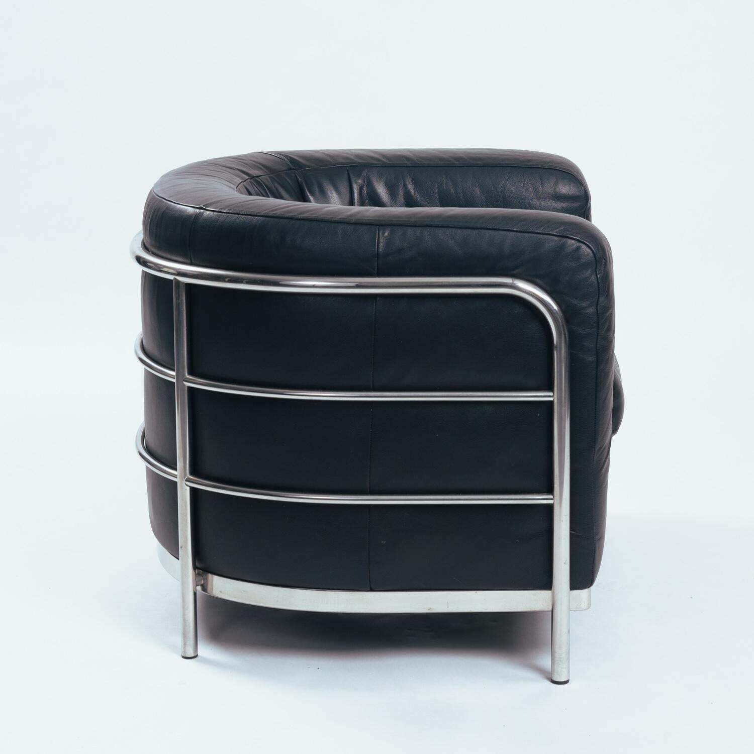 1845.0 Zanotta Onda Black Round Leather Chrome Tubular Lounge Chair, Italy 1980s photo