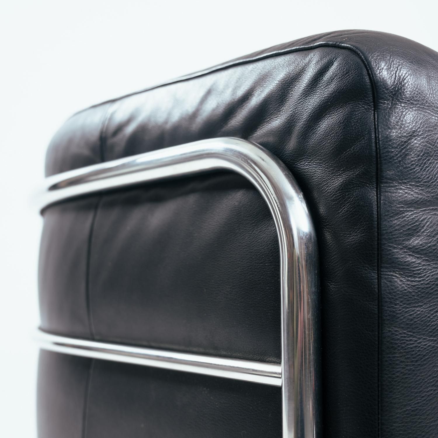 photo vintage Zanotta Onda Black Round Leather Chrome Tubular Lounge Chair, Italy 1980s