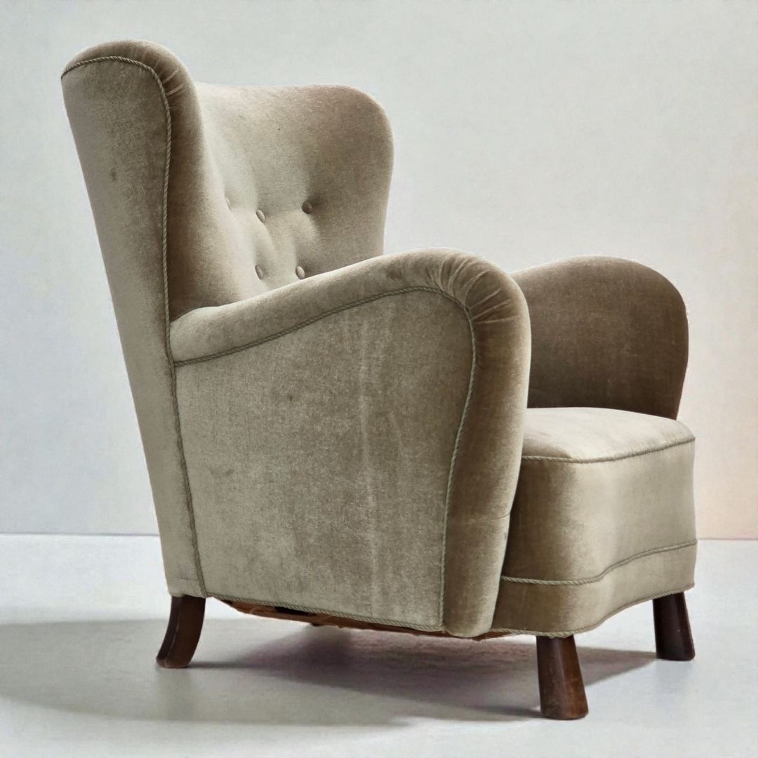Ca. Jaren 1960, Deense Fauteuil, Groen Meubelvelours, Eikenhouten Poten.