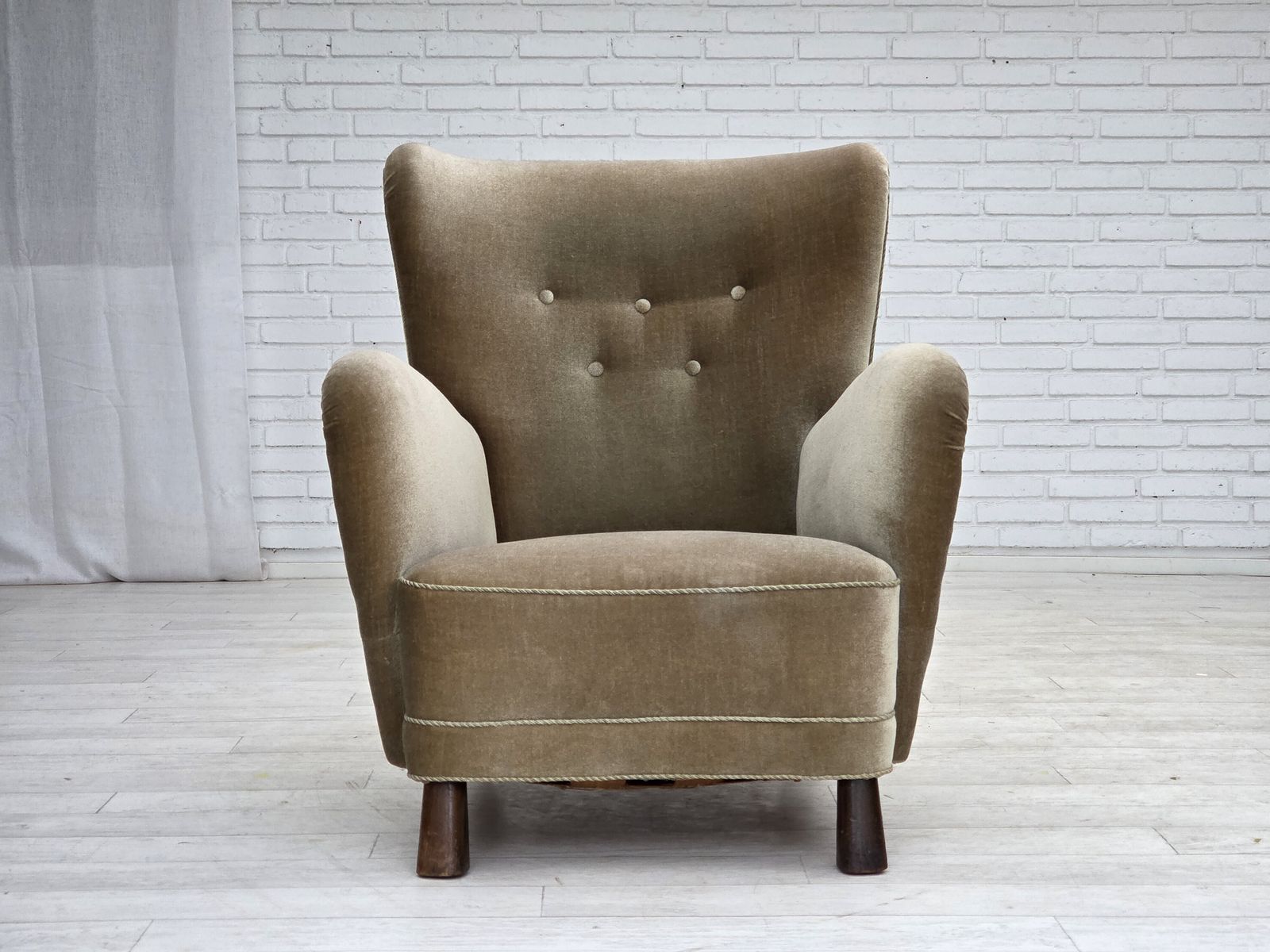 Ca. Jaren 1960, Deense Fauteuil, Groen Meubelvelours, Eikenhouten Poten. photo vinterior