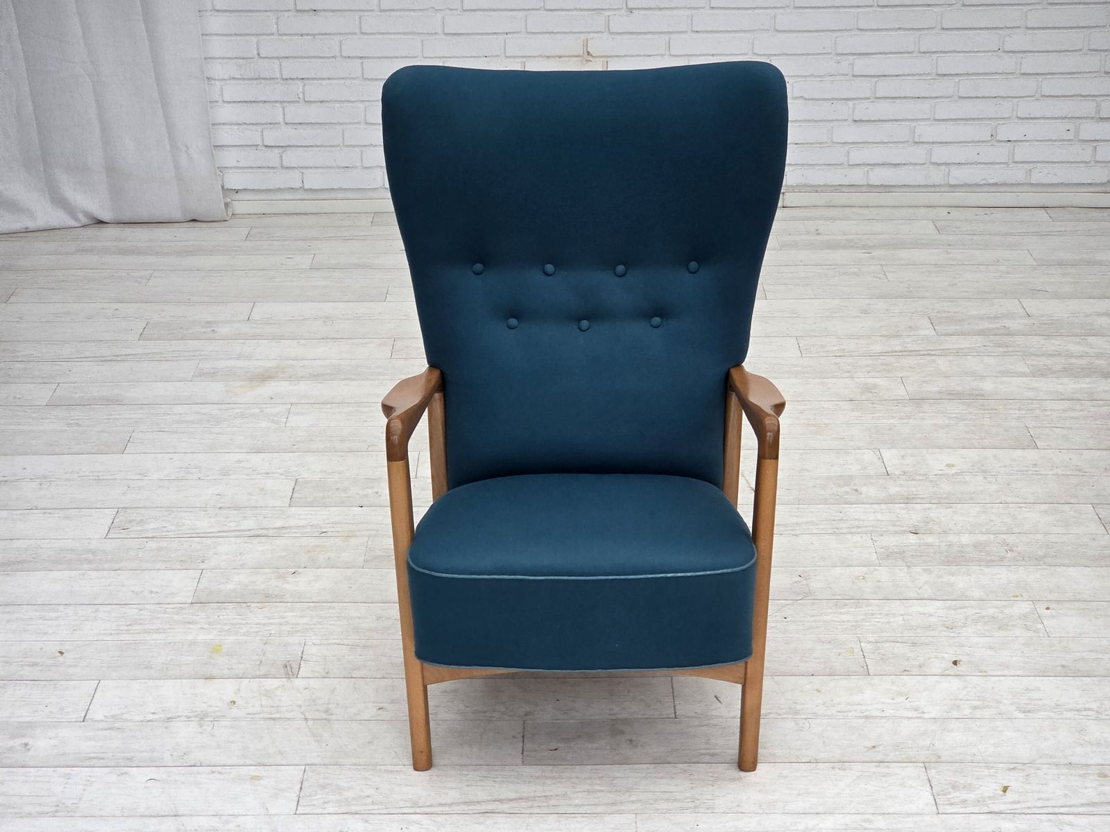 photo furniture Deense Fauteuil Van Fritz Hansen, Ca. Jaren 1970. Meubilairwol, Gelakt Beukenhout.