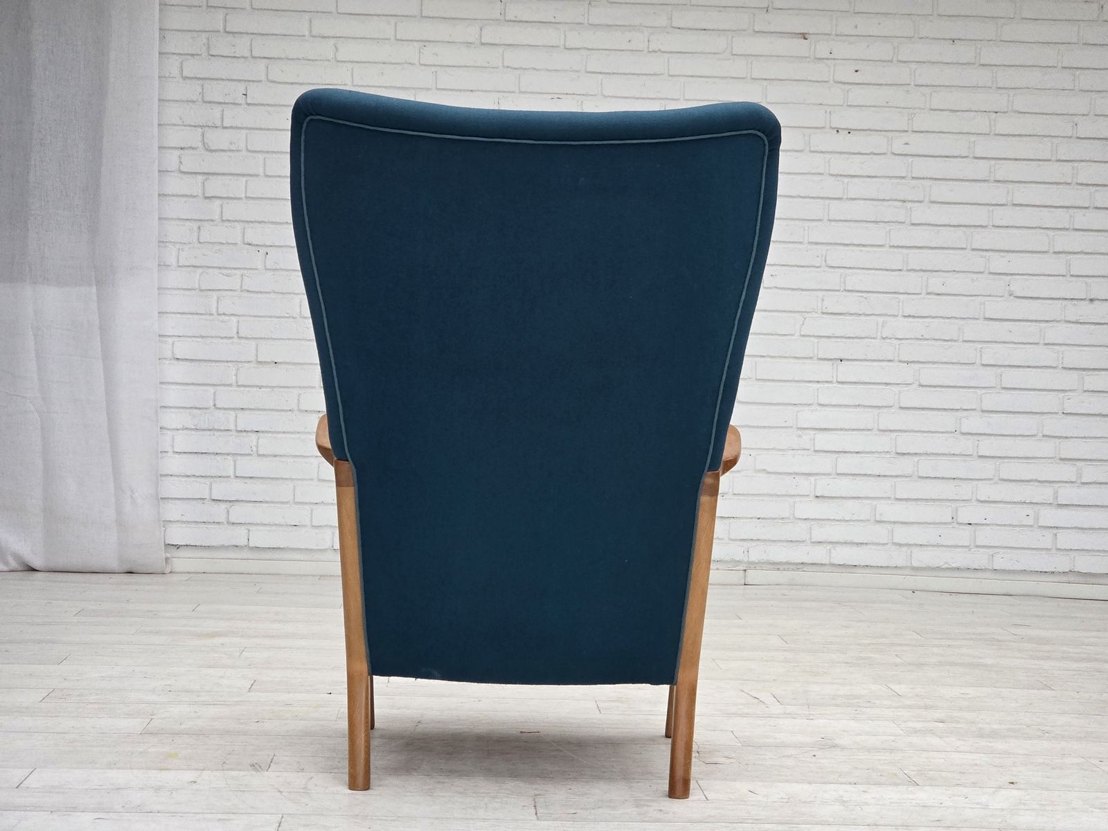photo vintage 1970s, Danish Armchair By Fritz Hansen, Furniture Wool, Lacquered Beech Wood.