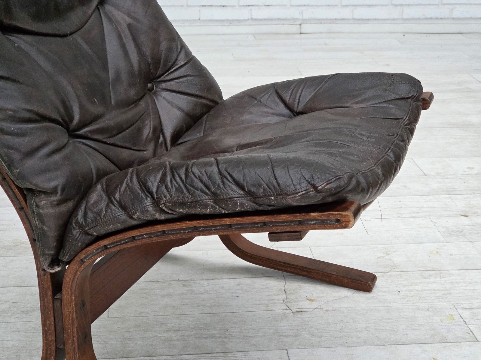1970s, Norwegian Design By Ingmar Relling, Model "Siesta", Furniture Leather. photo vinterior