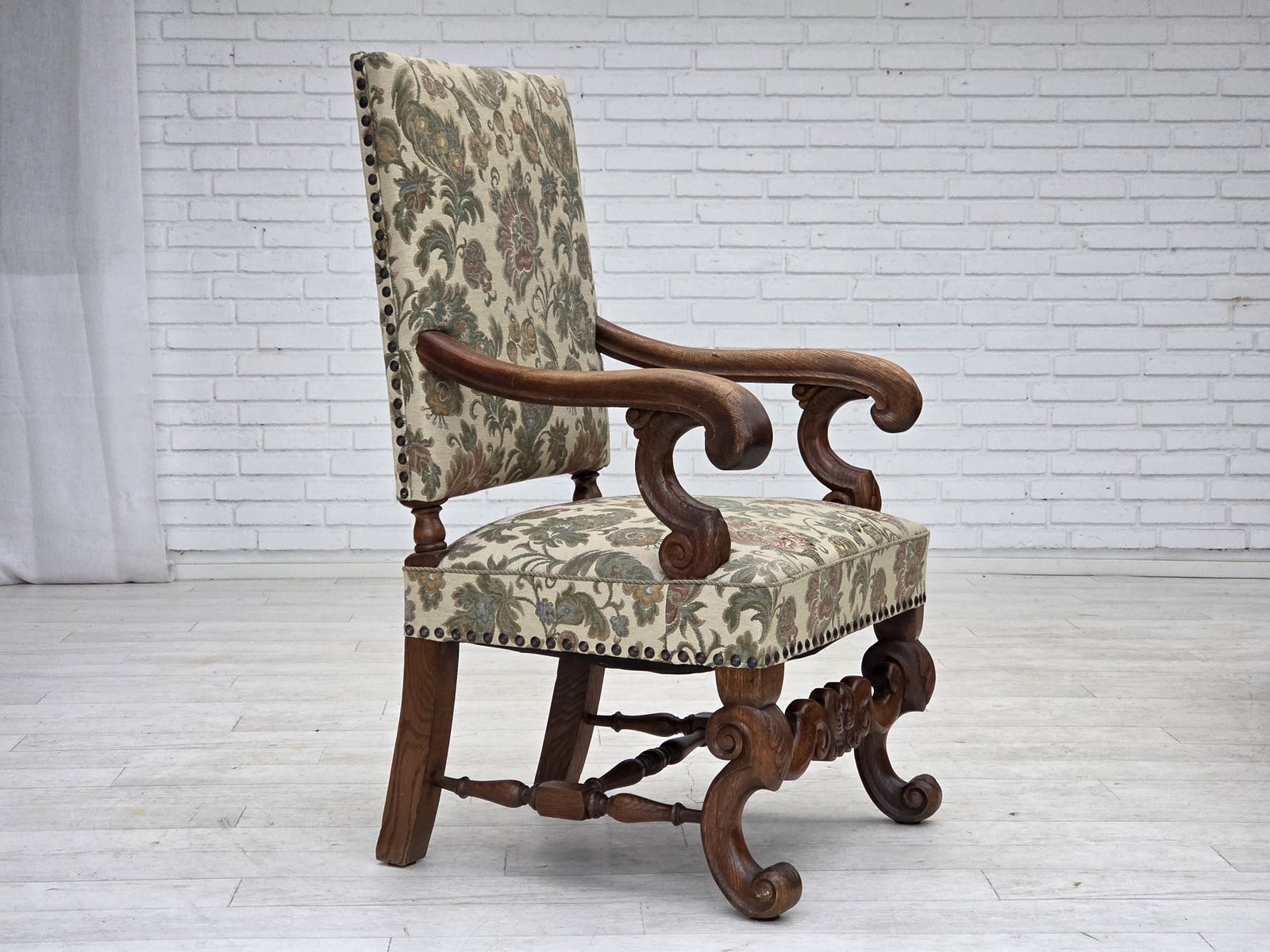 Ca. Jaren 1950, Scandinavische Hoge Fauteuil, Meubelstof, Handgesneden Eikenhout. photo furniture