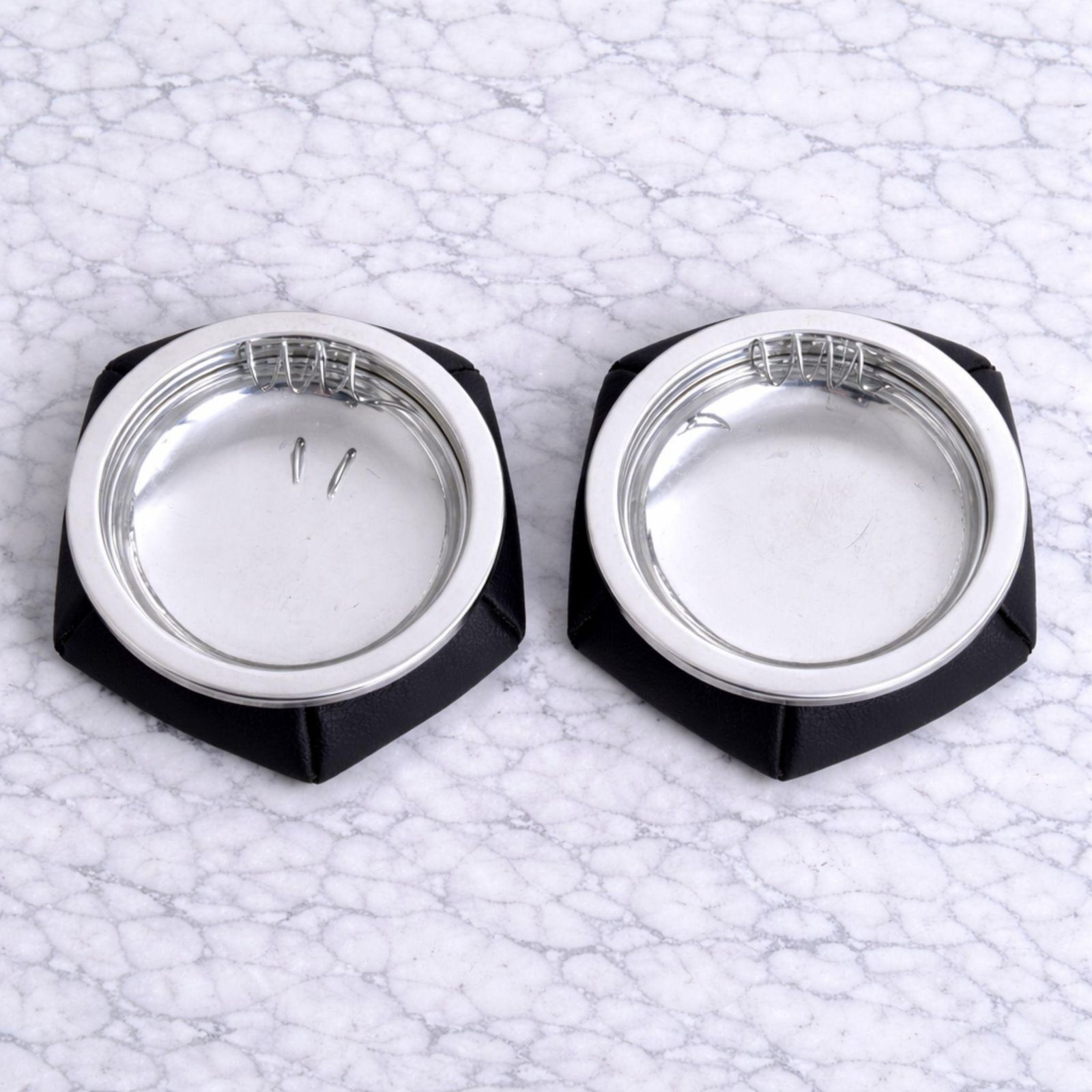 Pair Of 1970s Italian Ashtrays In Black Leather And Metal photo vinterior