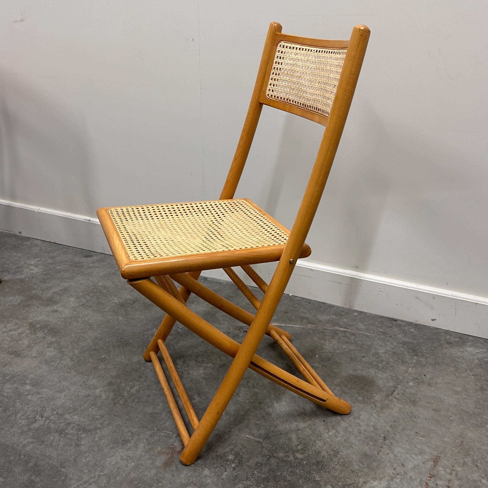 Zeldzame Set Van Vier Belgische Klapstoelen In Massief Hout En Handgevlochten Riet, Mid Century. photo 1073.0