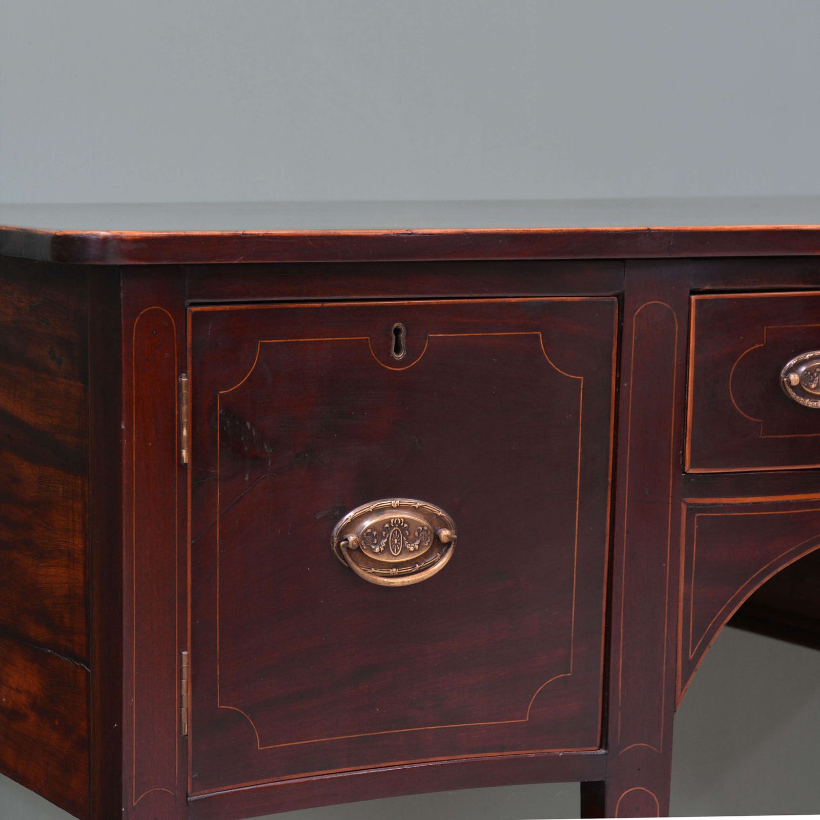 Sheraton Revival Serpentine Mahogany Sideboard photo vinterior