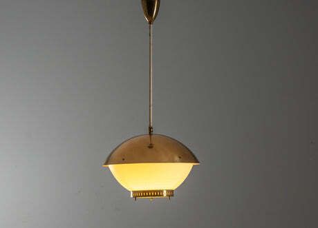 Grote Messing Hanglamp Met Gegraveerd Opalineglas photo Verlichting