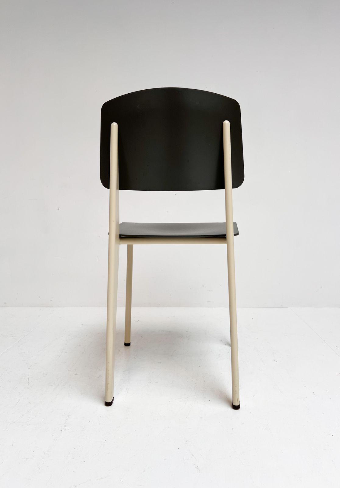 photo buy Vitra Standard Chair By Jean Prouvé (Per Piece), 2019