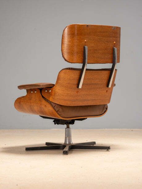 photo furniture Mid Century Lounge Chair Met Ottoman, Leer & Multiplex, Jaren 1960