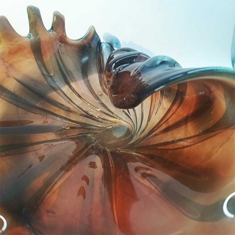 photo vinterior 1960s Large Shell Sculpure In Hand   Worked Murano Glass. Made In Italy . 34 Cm. / 13.38 Inches.
