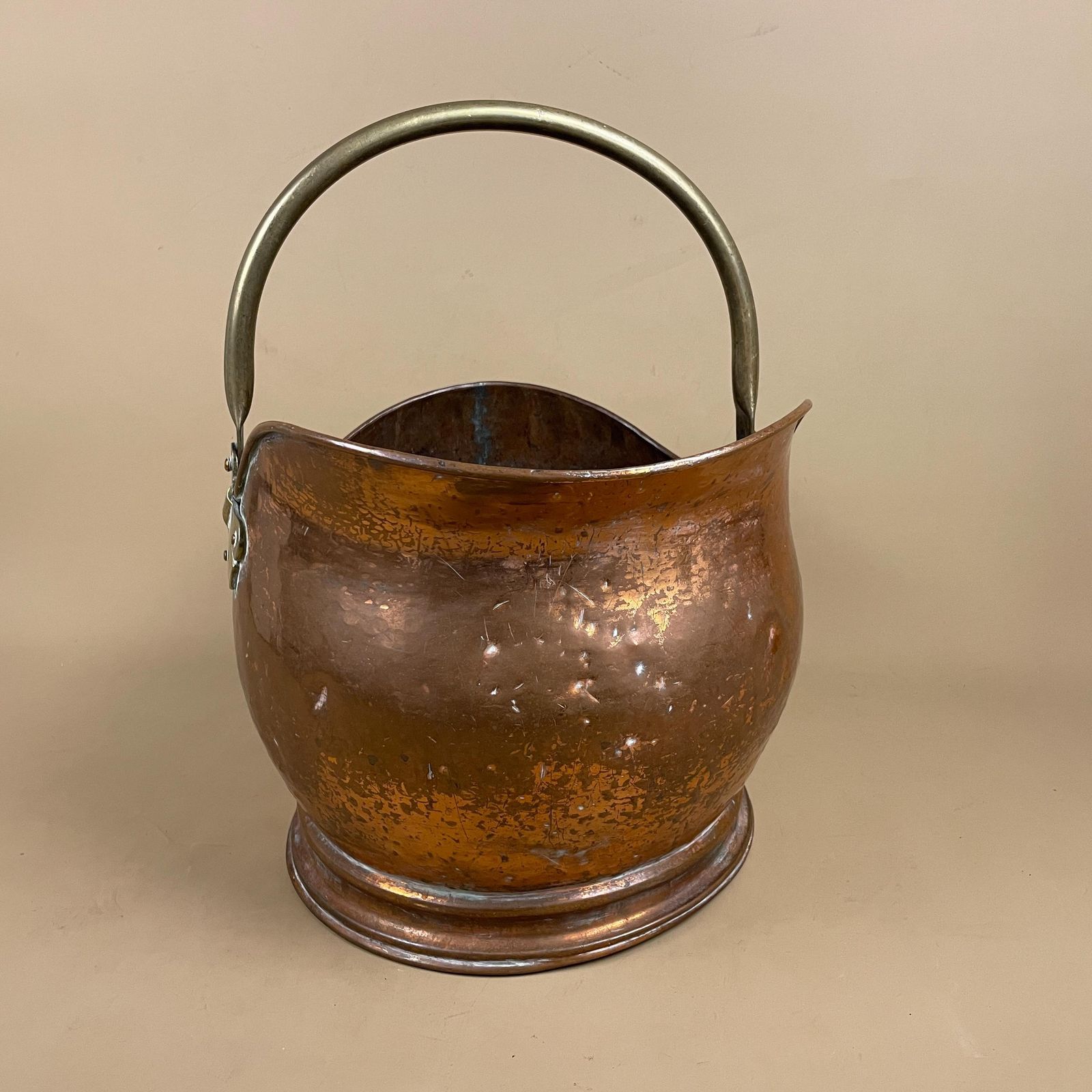 Antique Metal Copper Coal Bucket Gold Brass Handle Fireside Fire Side Scuttle Log Helmet Farmhouse Cottage Shovel Vintage Fireplace Logs photo Home Fixtures
