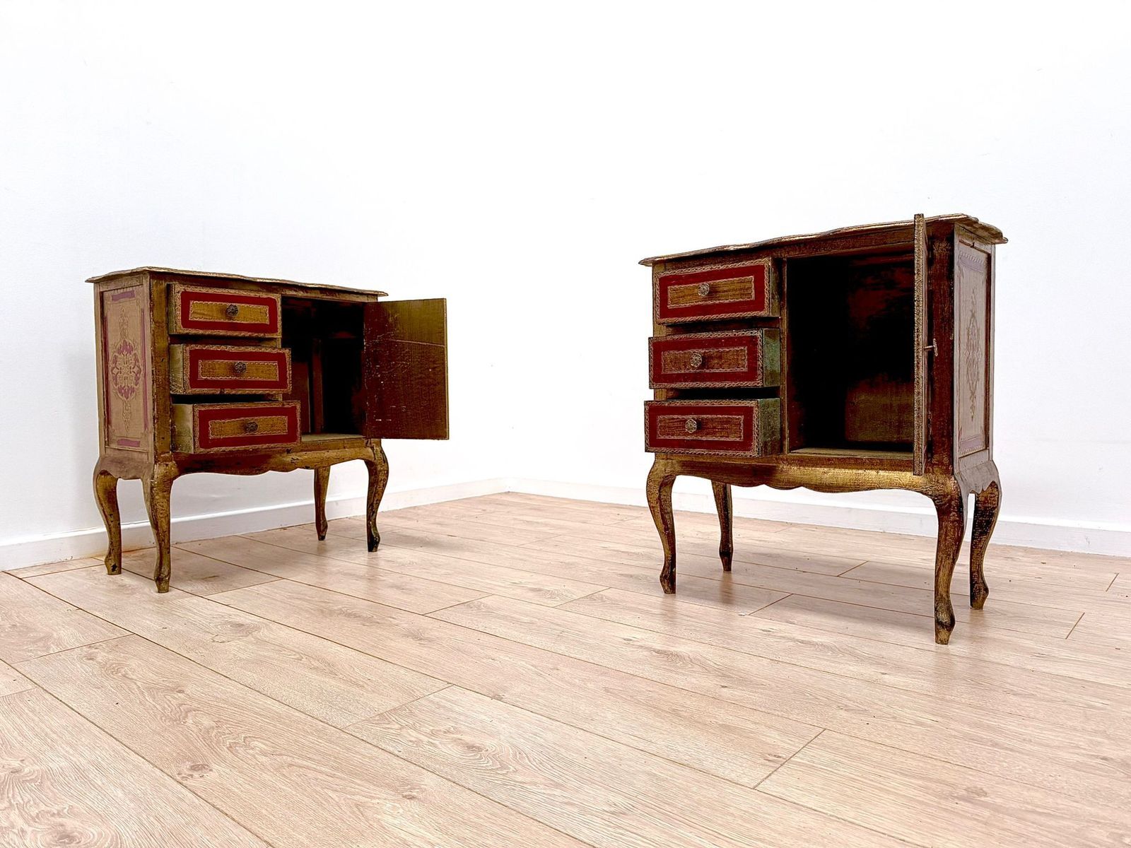 photo vintage Superb Near Pair Italian Florentine Cabinets  Early 20th Century Delivery Available 0207.