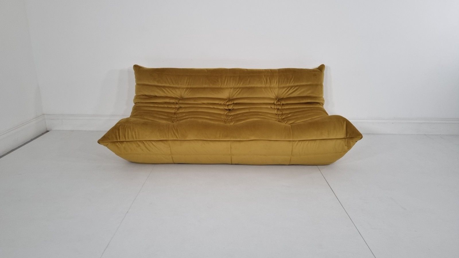 Ligne Roset Togo 3 Seater In Bronze Gold Velvet Excellent Condition photo Furniture