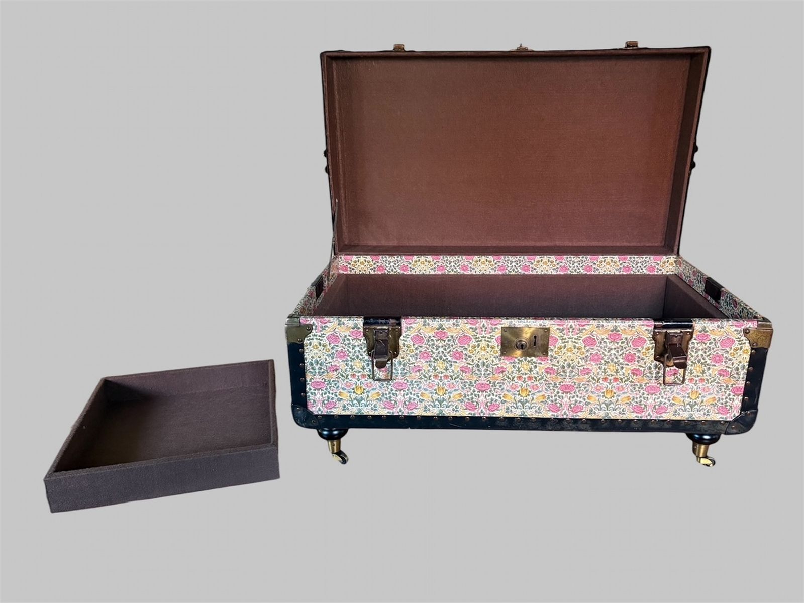 Floral Wallpapered Trunk On Castors England, Early–Mid 20th Century photo vinterior