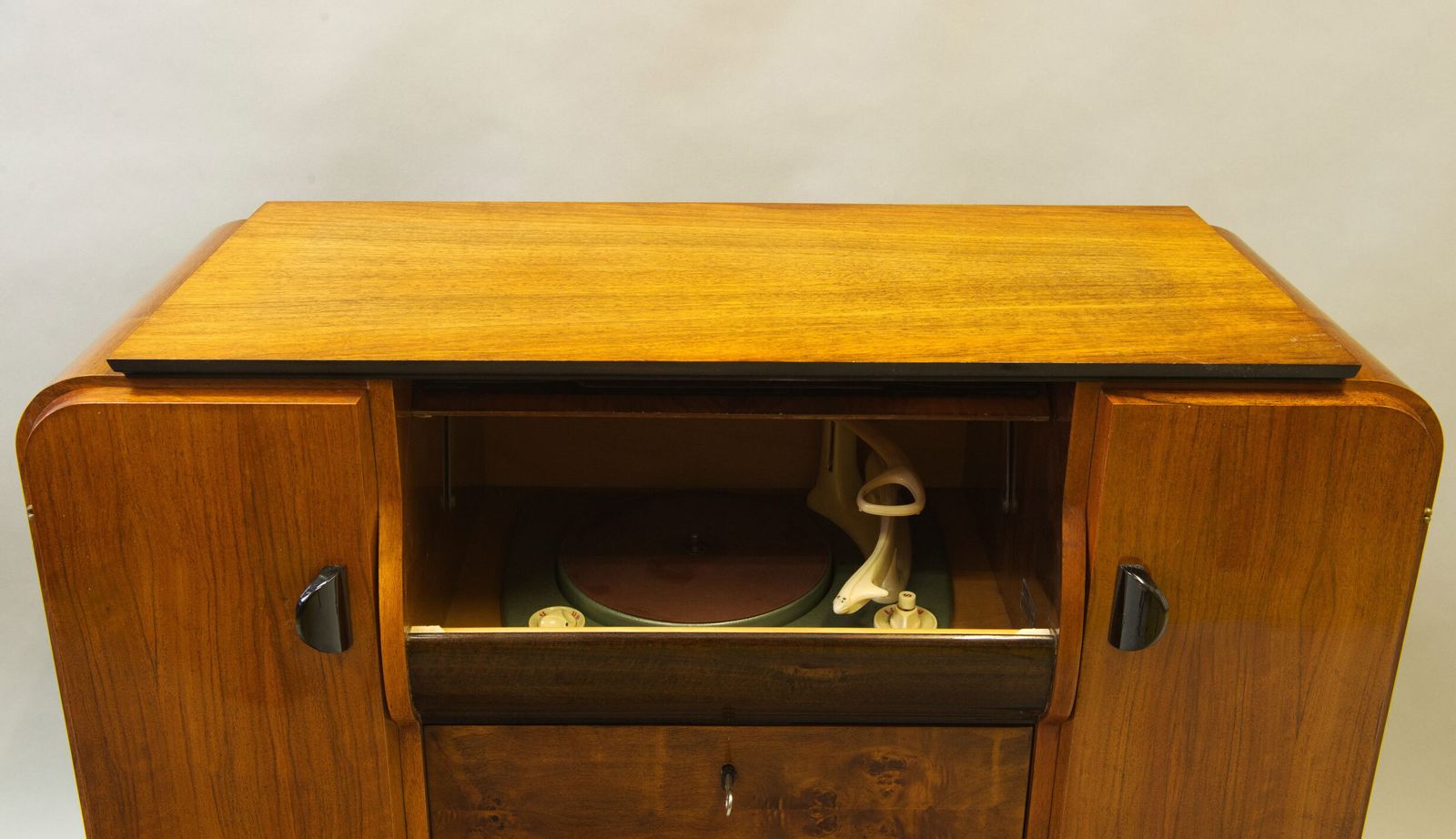 Vintage 1950s Jindřich Halabala Record Player And Vinyl Cabinet In Walnut photo 840.0