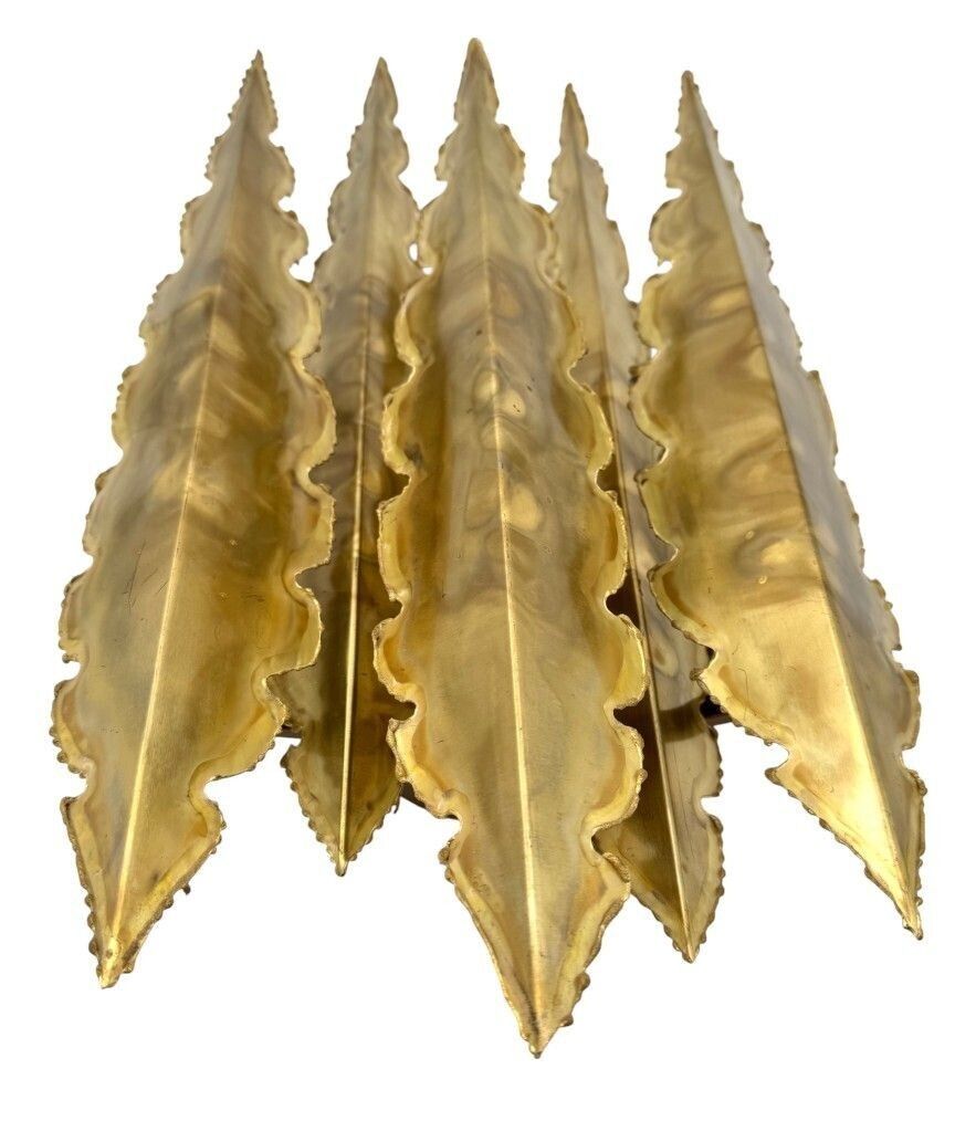 photo vintage A Pair Of Large 5 Frond 1960s Torch Cut Brass Wall Scocnes By Holm Sorensen