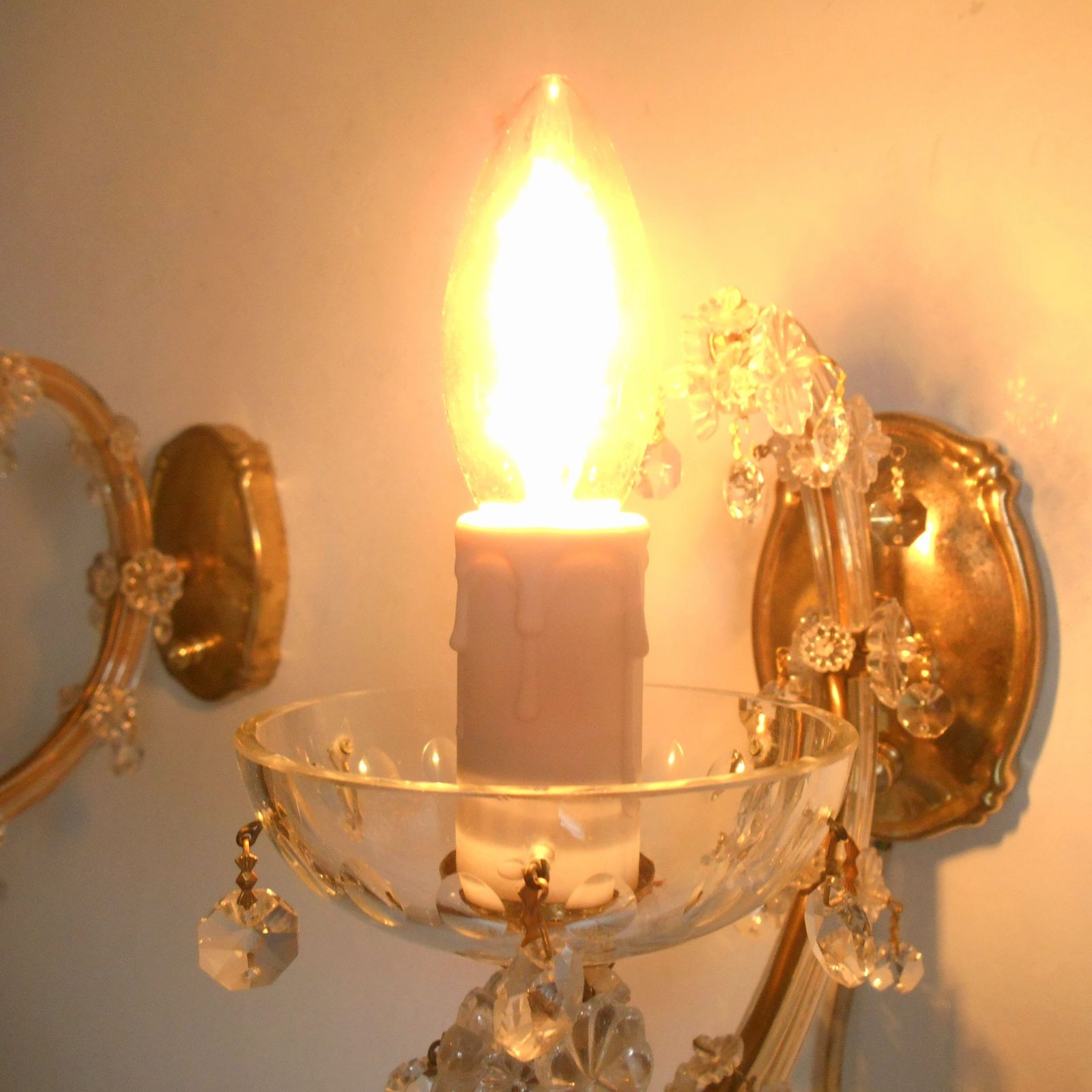photo vinterior A Pair Of Marie Therese Crystal Glass Wall Sconces