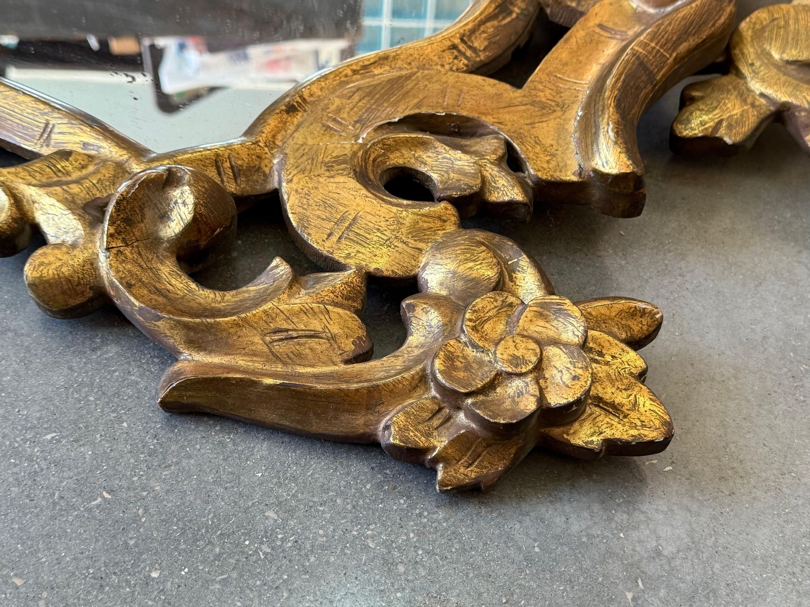 Miroir baroque espagnol en noyer sculpté et bronze doré, début du XXe siècle photo 1533.0