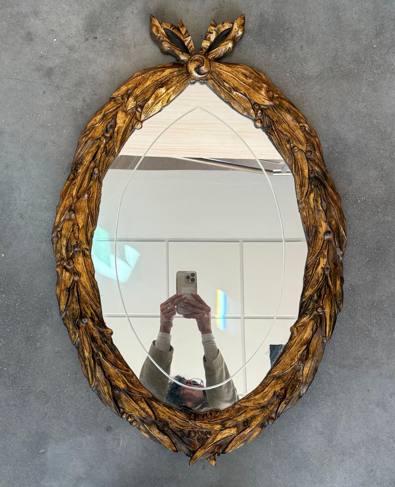 Miroir ovale en bois doré d'époque Empire français, XXe siècle photo furniture