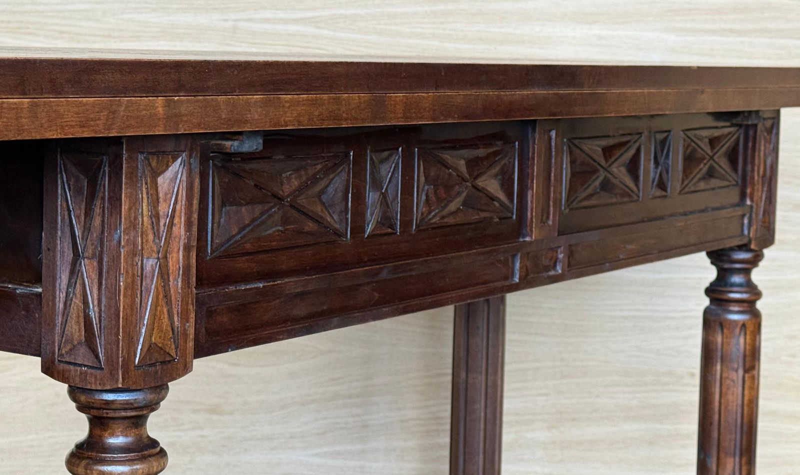 Table console espagnole du XXe siècle à abattant, avec entretoise en bois photo vinterior