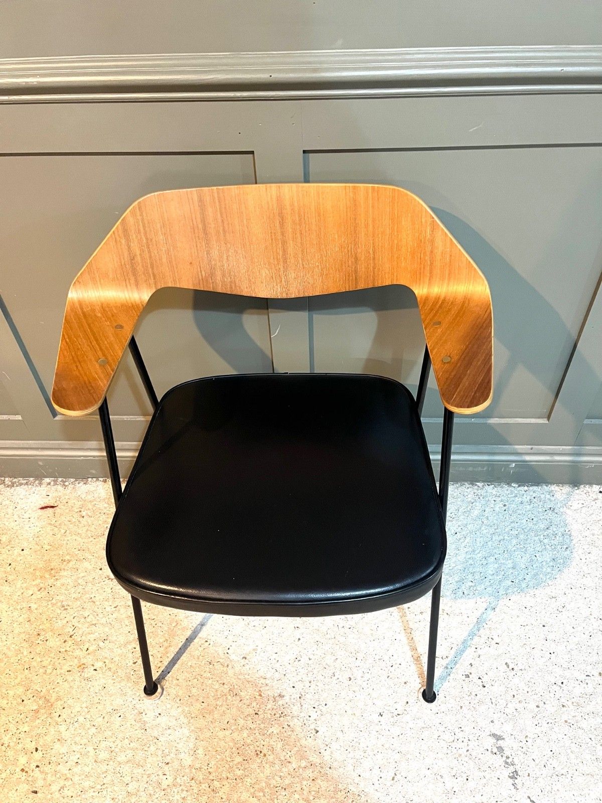 photo furniture Robin Day 675 Chair