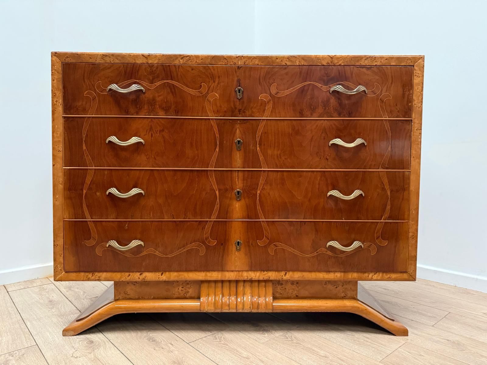photo vintage Beautiful Italian Inlaid Art Deco Walnut Route Chest Dresser Delivery Available 0179.