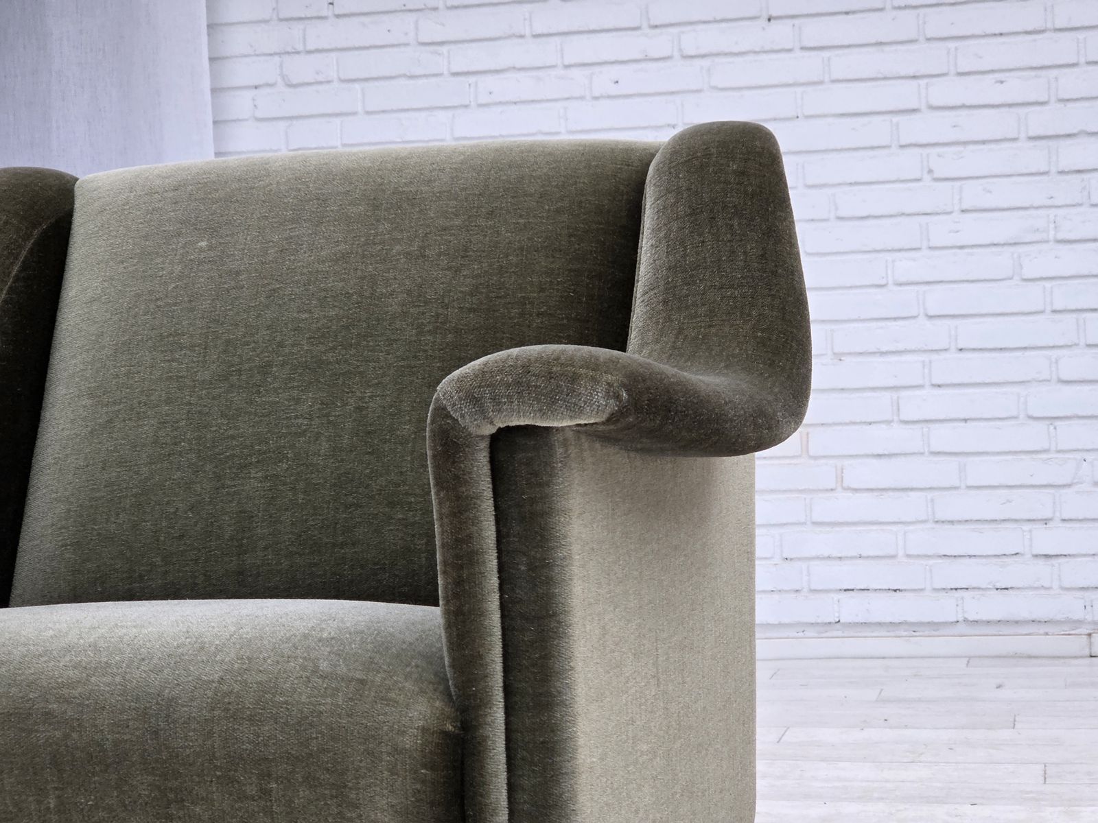 Ca. Jaren 1970, Deense Fauteuil, Groen Meubelvelours, Beukenhout. photo Meubels
