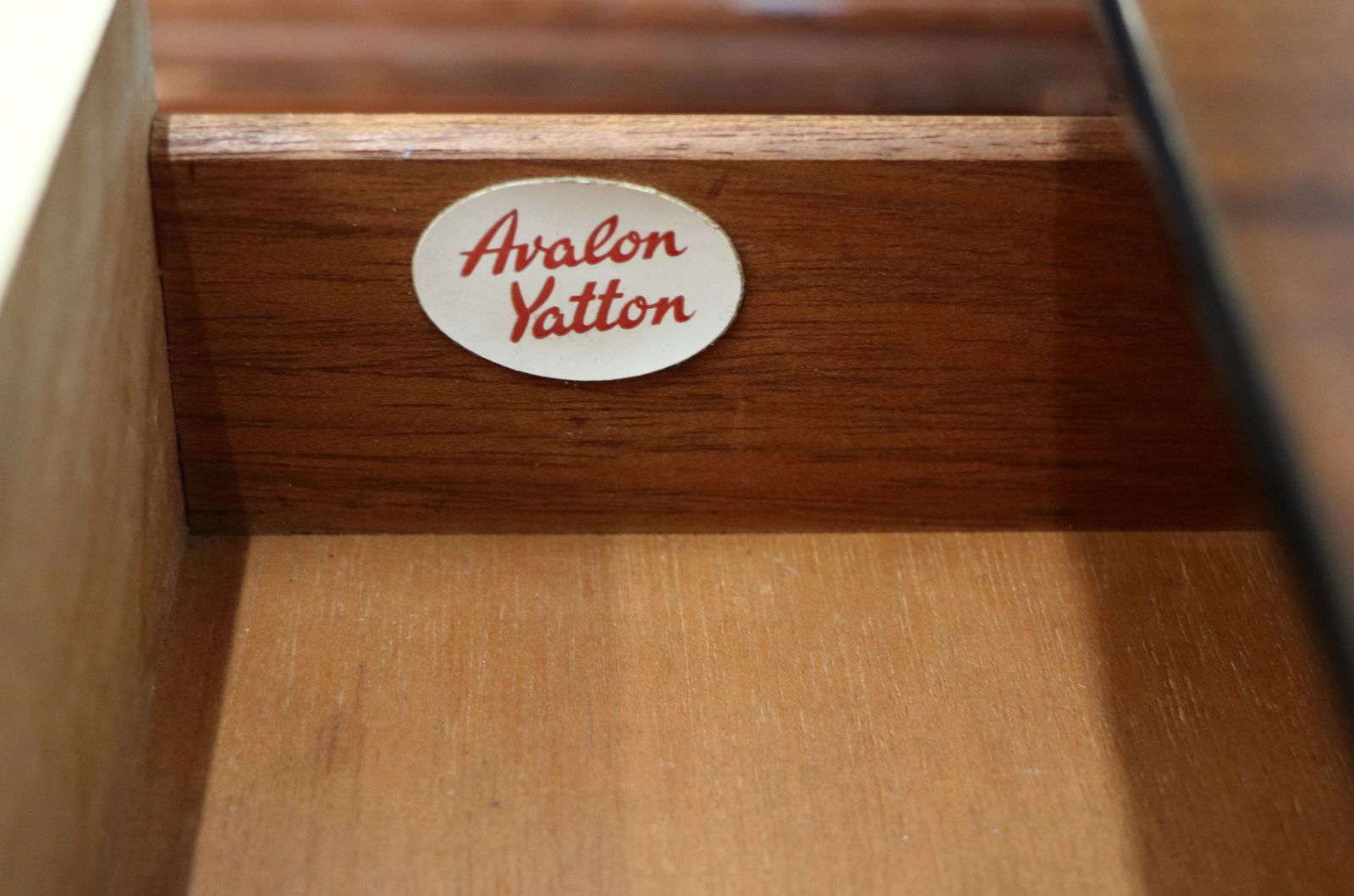 photo vinterior A Lovely Vintage Mid Century Avalon Chest Of Drawers.