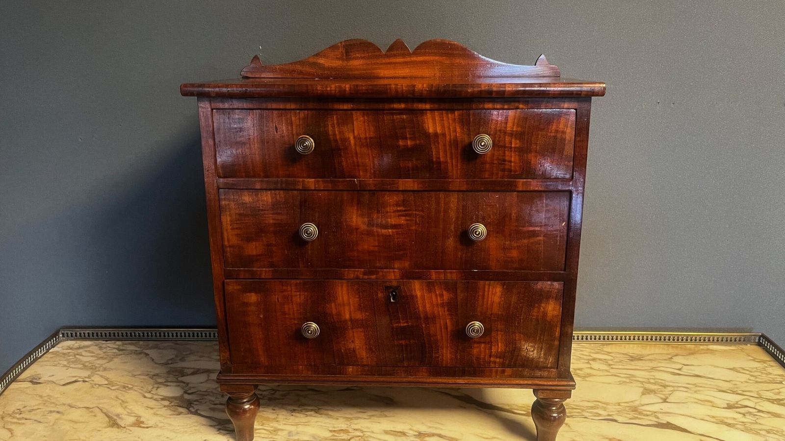 An Early Victorian Period Mahogany Miniature/Apprentice Chest photo furniture