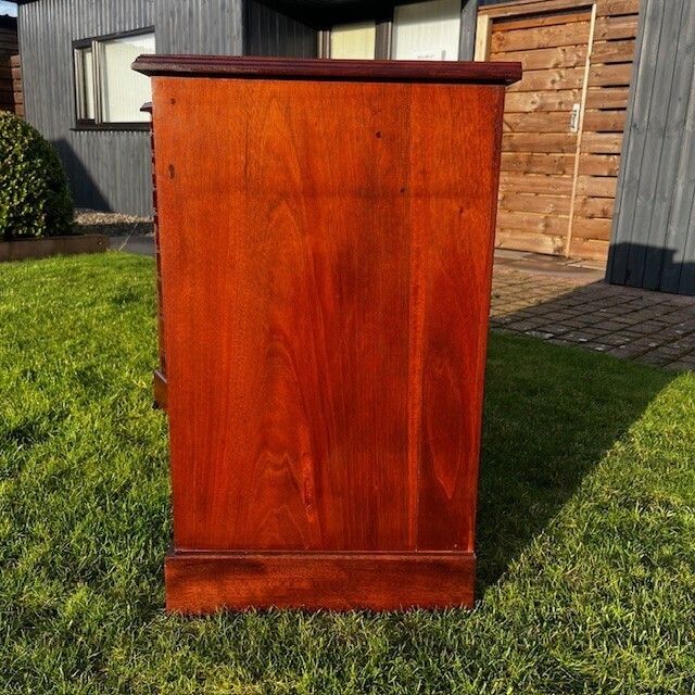 A Pair Of Late Victorian Period Mahogany Bedside Chests. photo 975.0