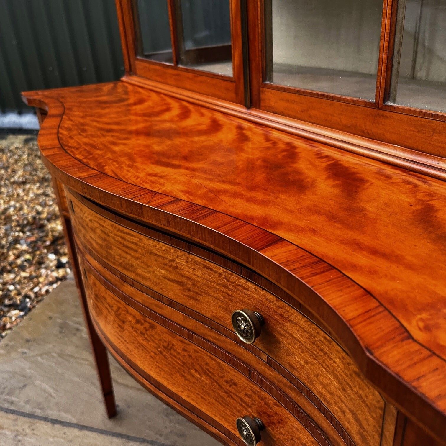 photo vintage A Beautiful Sheraton Revival Satinwood Display Cabinet.