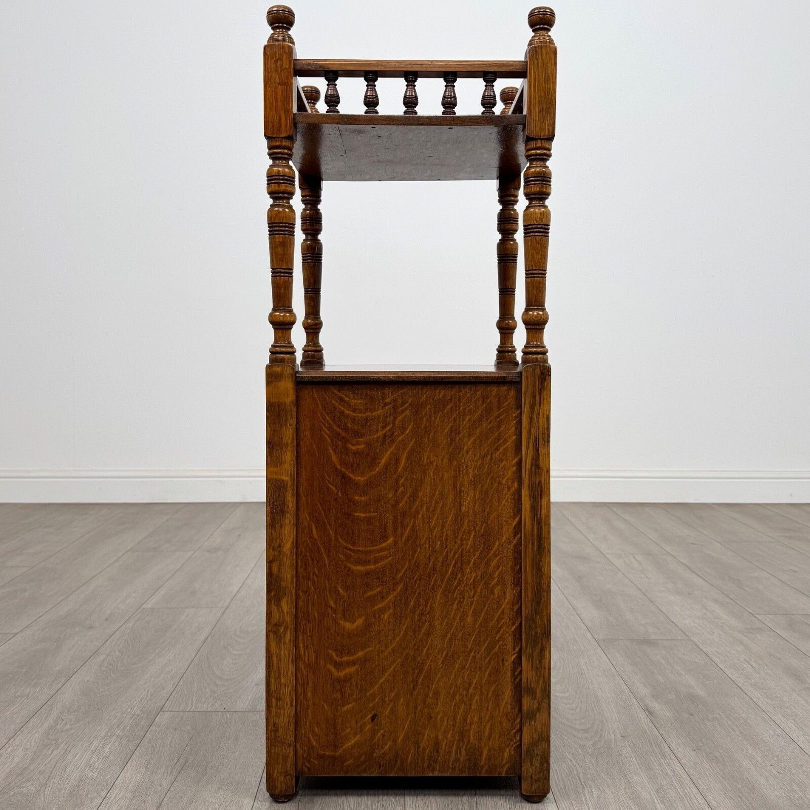 photo furniture Antique 20th Century Fine Quality Cabinet In Golden Oak