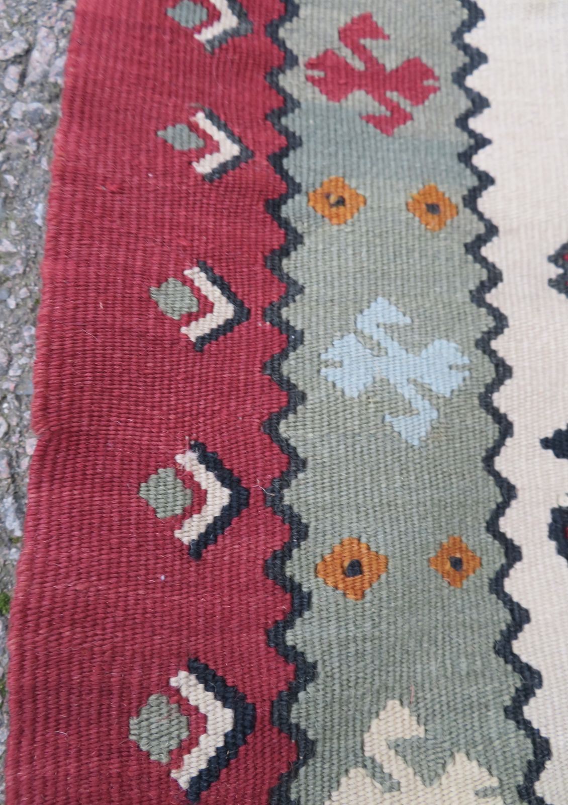 photo vintage Antique Bessarabian Kilim. 297cm X 186cm.