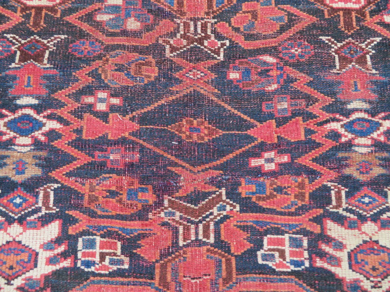photo vintage Rare Antique Bakhtiari Tribal Village Carpet. 300cm X 169cm.