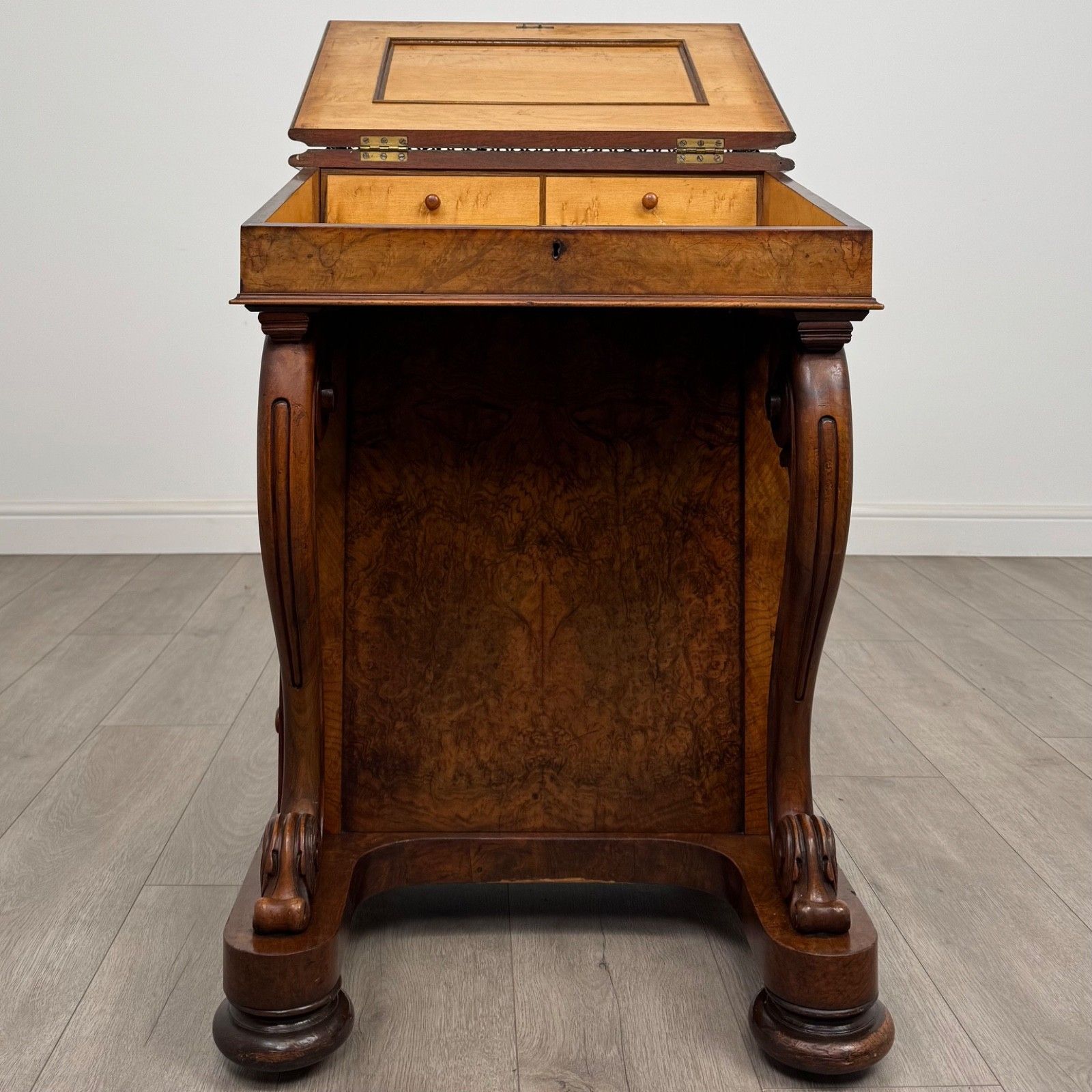 photo furniture Antique 19th Century Fine Quality Burr Walnut Davenport Desk