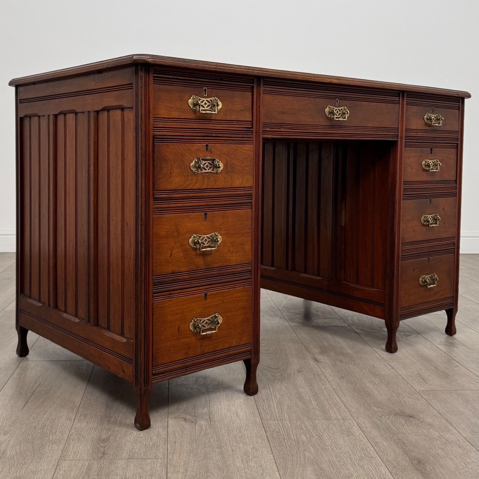 Antique 20th Century Fine Quality Desk In Walnut photo vintage