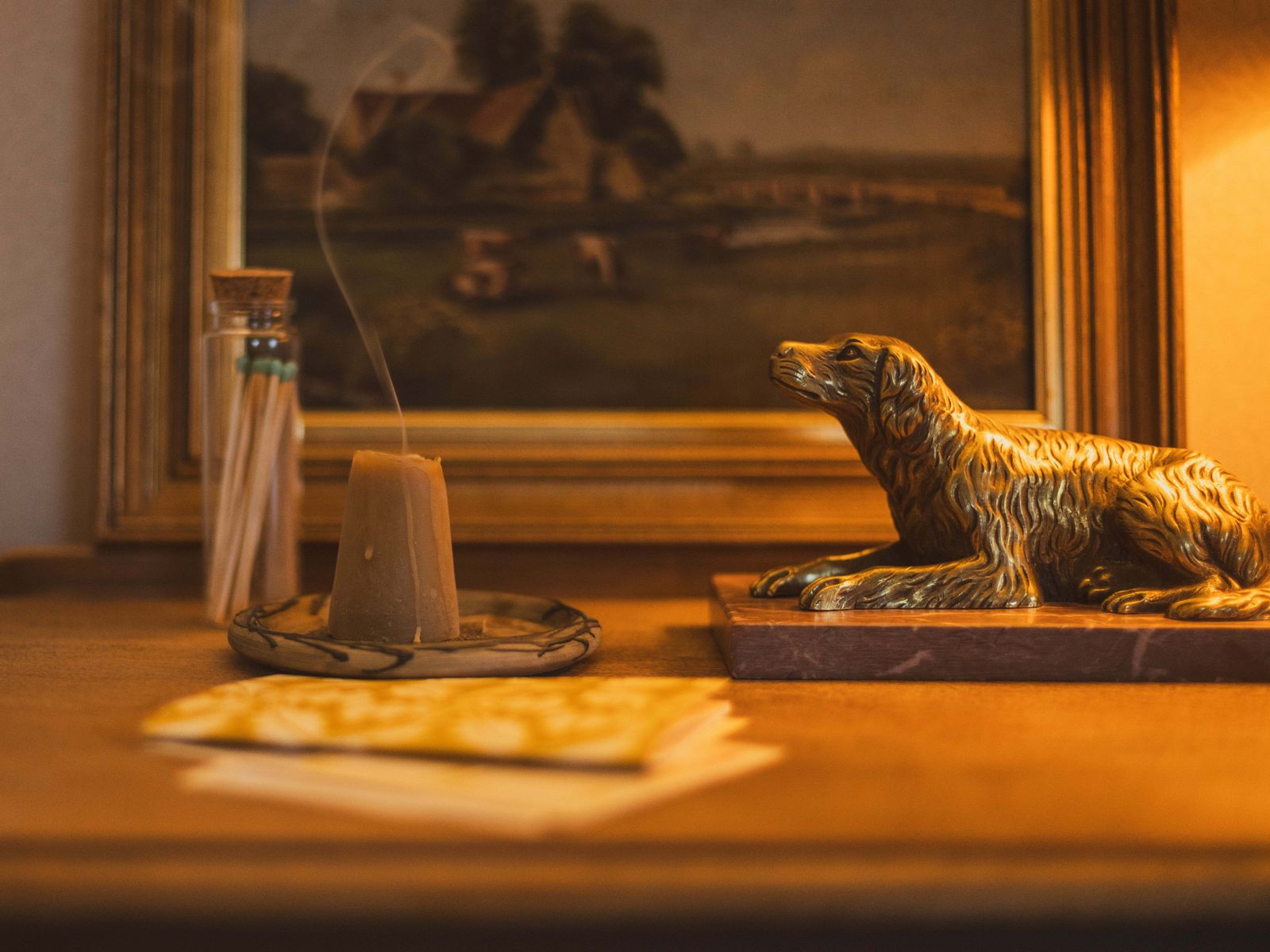 photo vinterior A 19th Century Gilt Bronze Study Of A Reclining Labrador Dog On A Rouge Marble Base