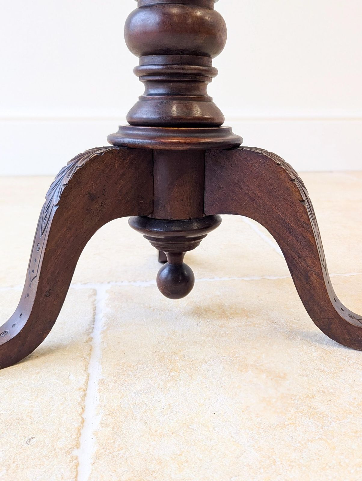 photo furniture Antique William IV Mahogany Torchere C.1830