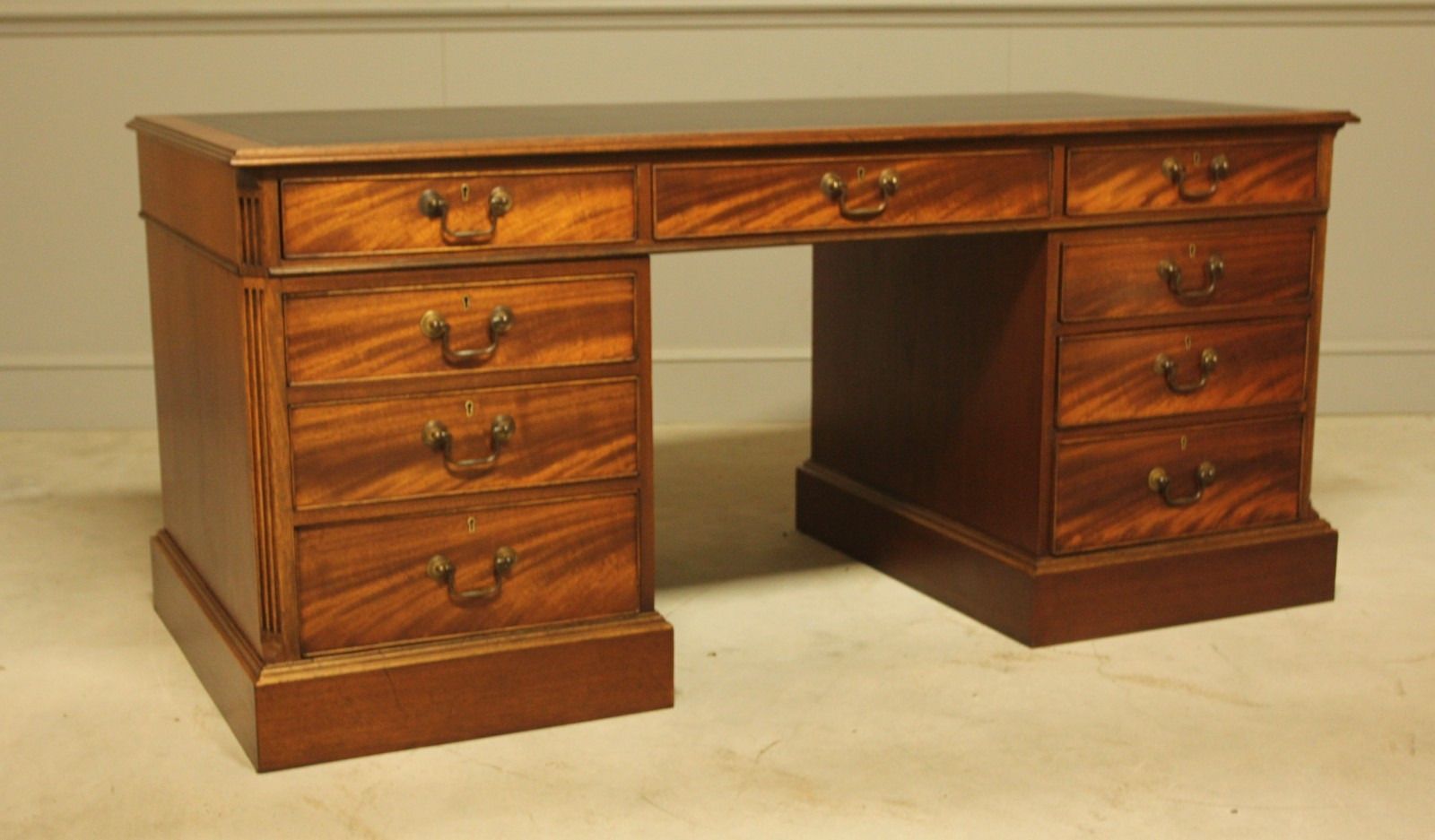 Early 20th Century Curl Mahogany Twin Pedestal Desk photo 1800.0