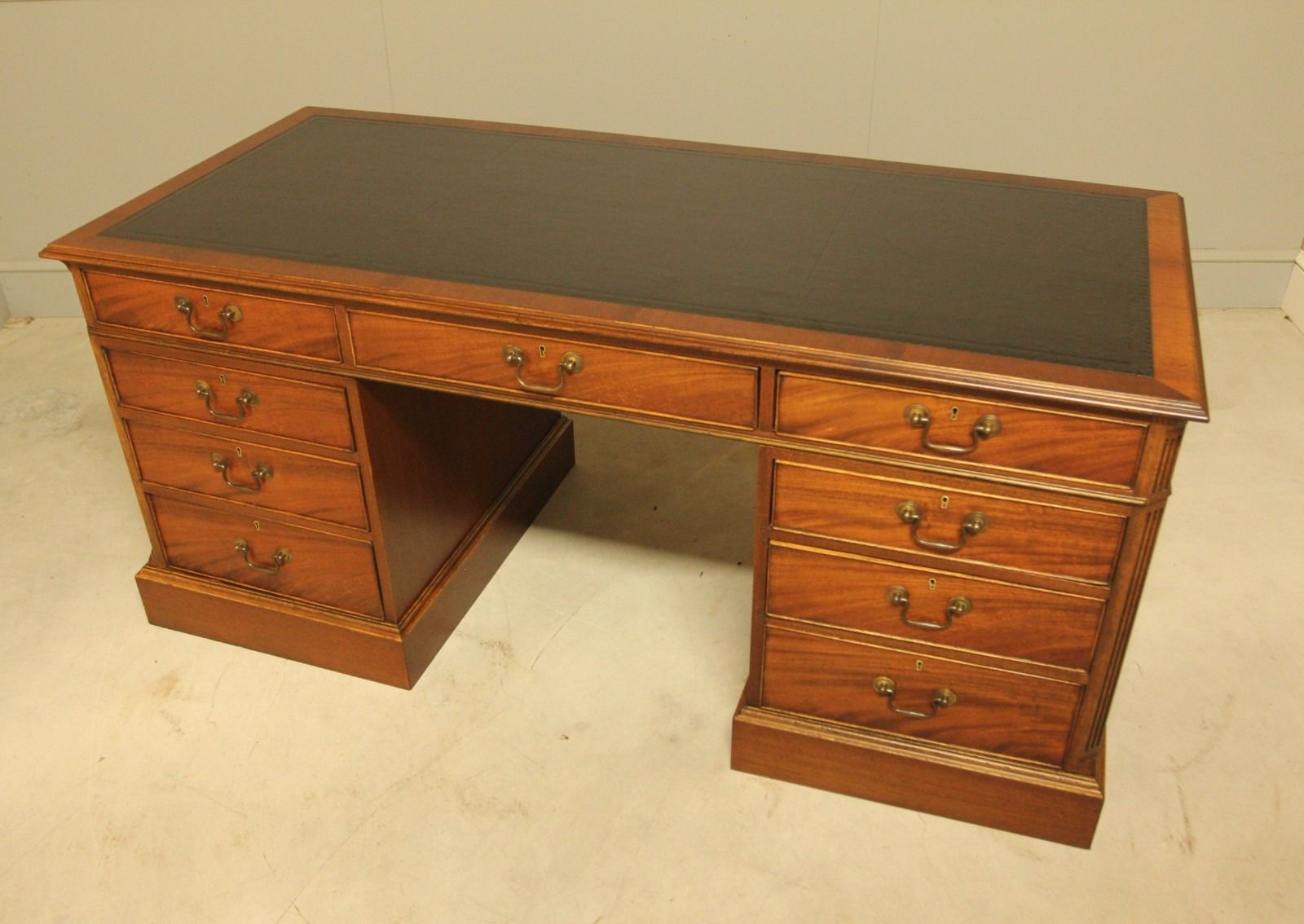 photo furniture Early 20th Century Curl Mahogany Twin Pedestal Desk