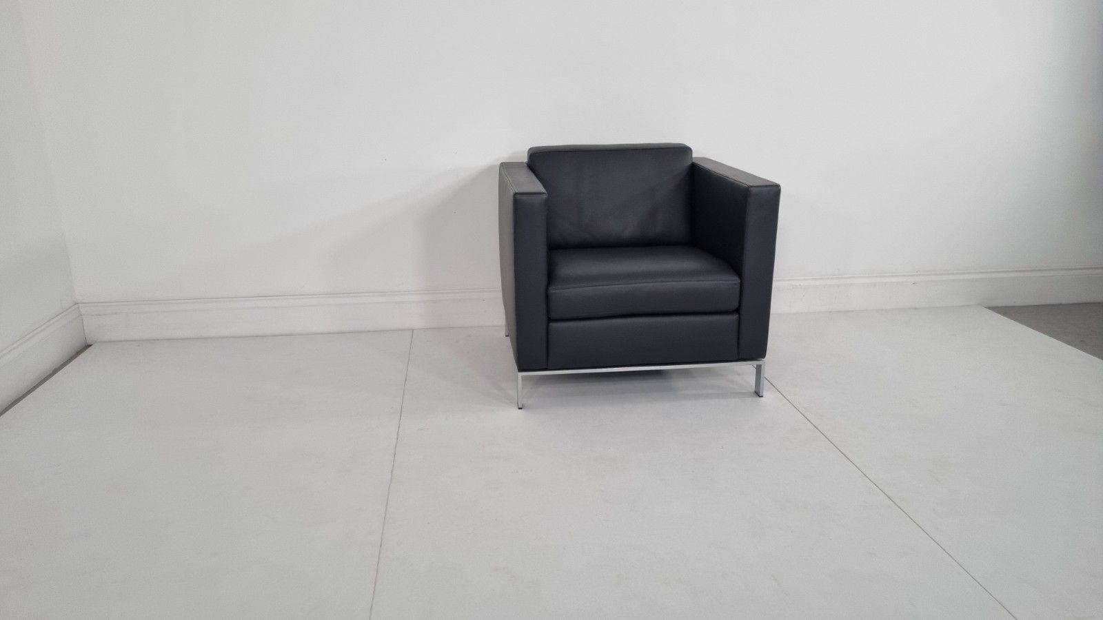 photo furniture Walter Knoll Foster 500 Armchair In Black Leather Excellent Condition #2