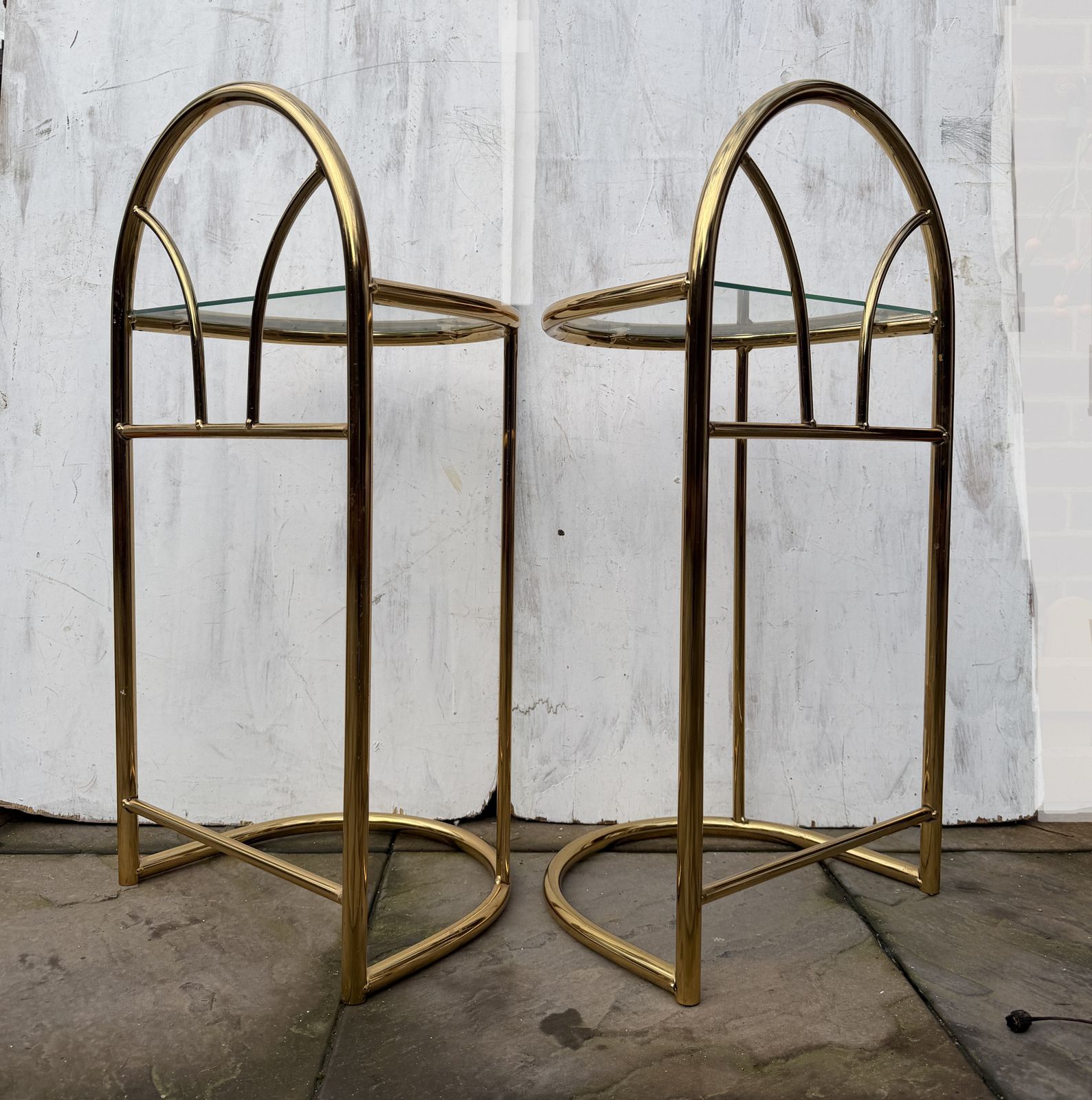 Elegant Pair Of 80s Art Deco Brass & Glass Top Bedside / Side Tables   Great Condition photo vinterior