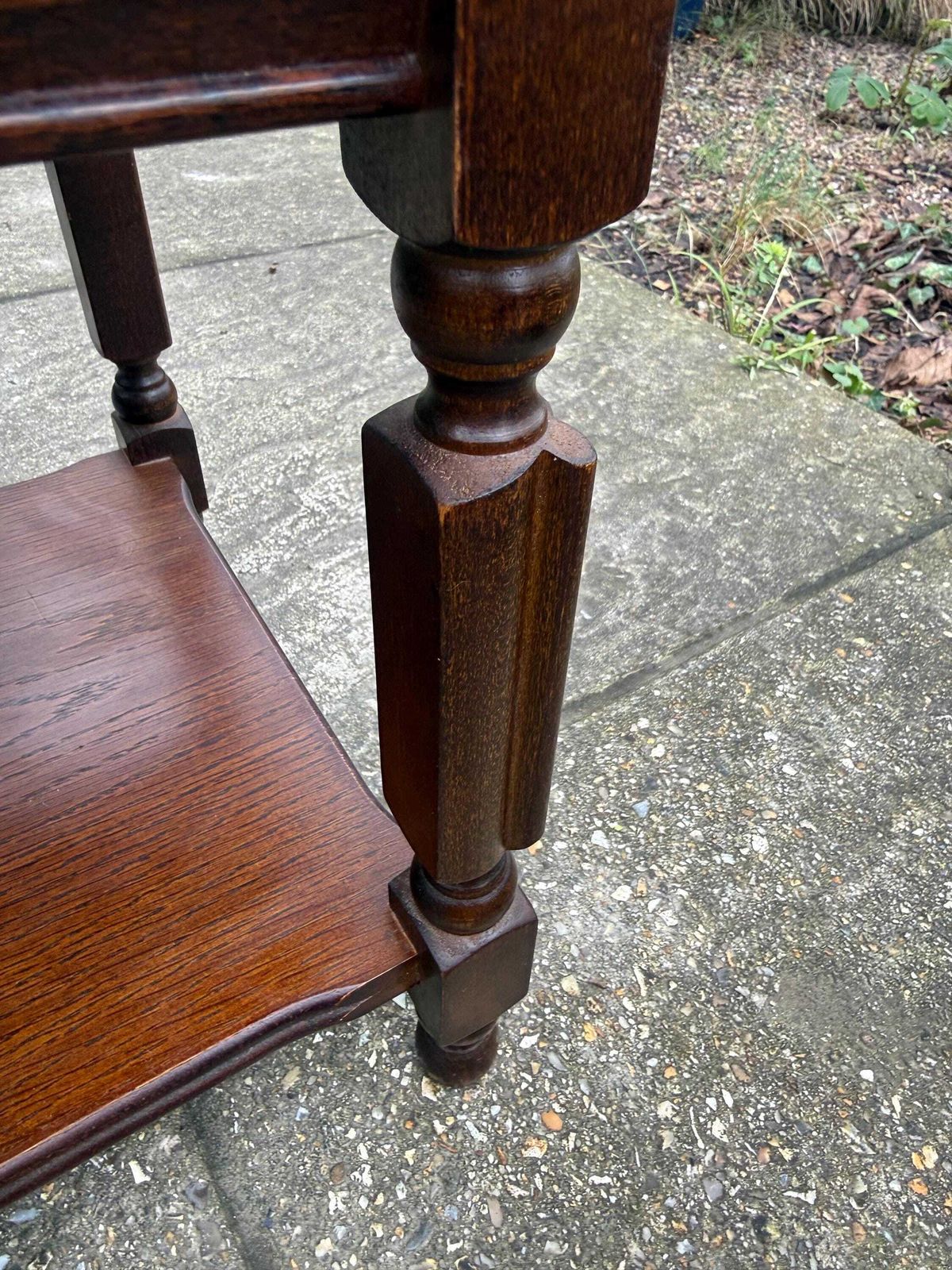 1980s Traditional Revival Wooden Side Table With Attractive Detailed Top And Turned Legs, Neo Traditional Occasional Table photo buy