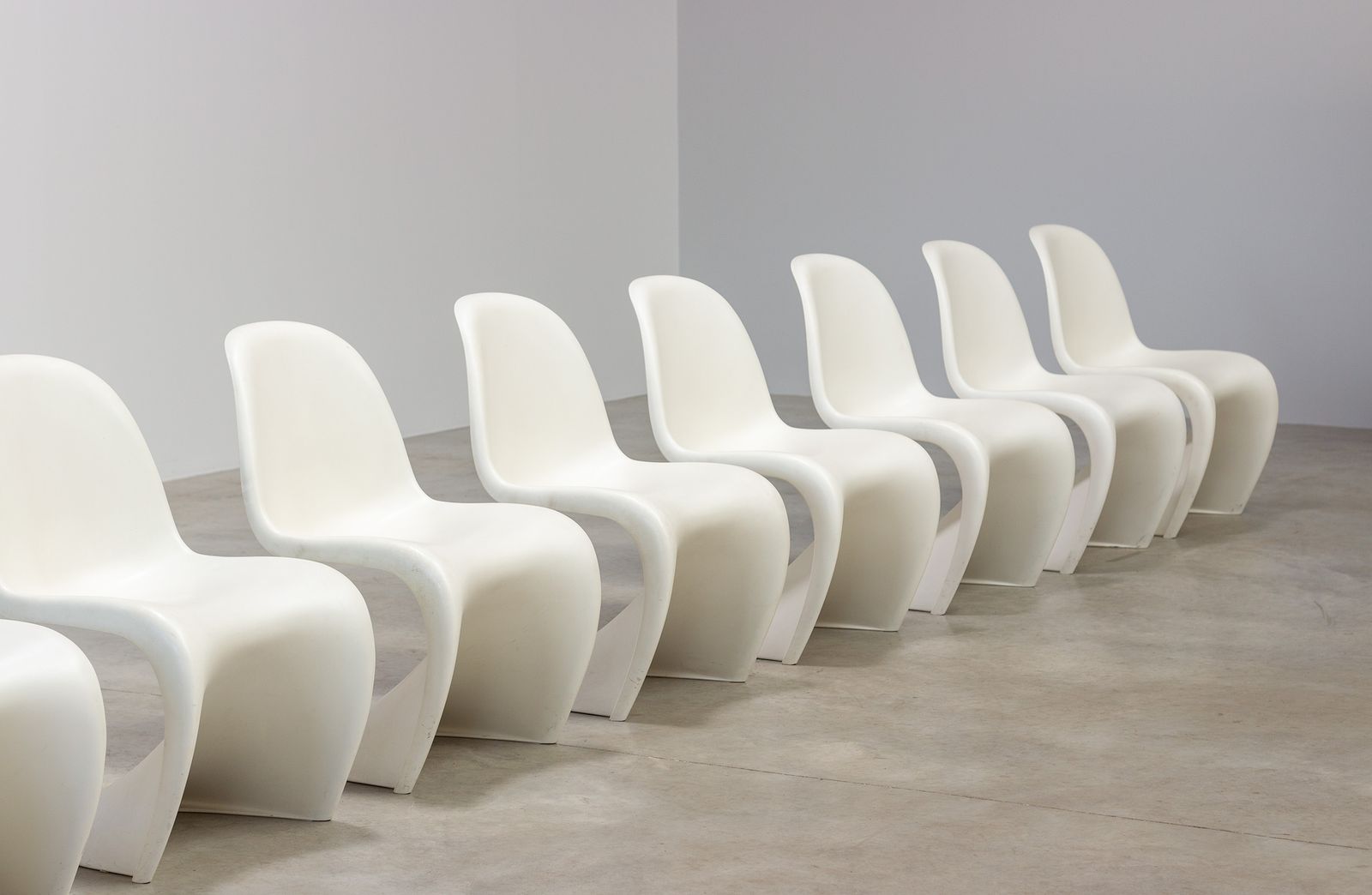 photo furniture Verner Panton Set Of 8 Panton Dining Chairs Vitra