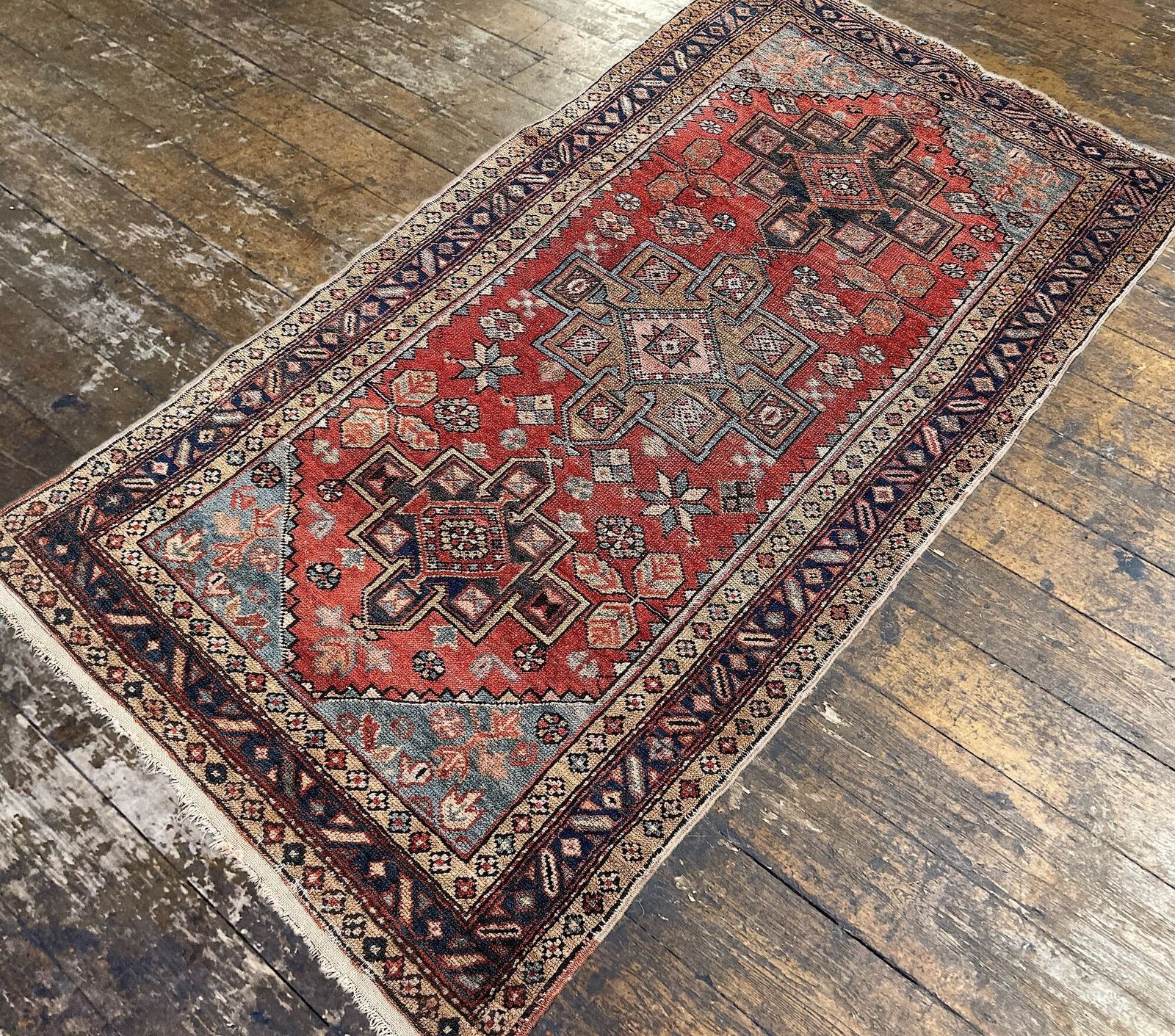 Antique Heriz Rug 1.86m X 1.02m photo vinterior