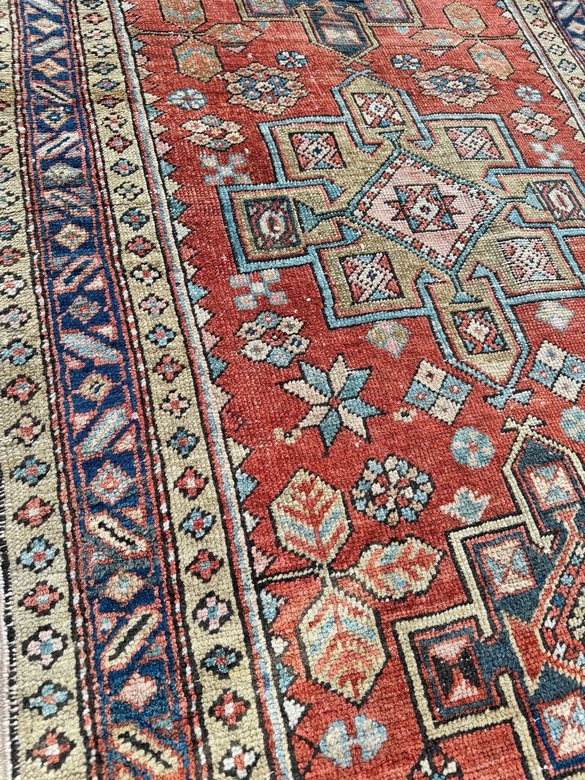 photo buy Antique Heriz Rug 1.86m X 1.02m